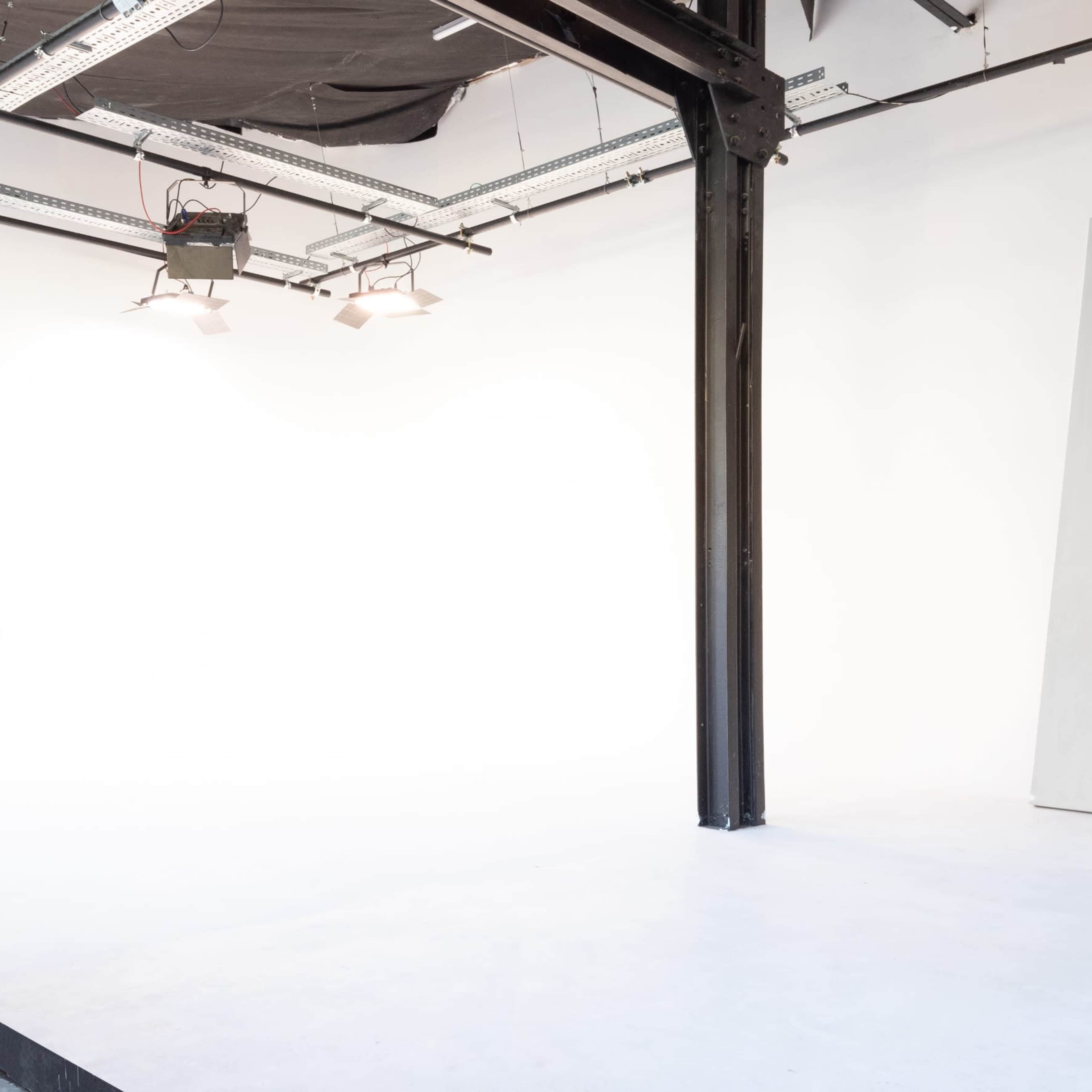 Video- & Fotostudio in Weißensee  - Hohlkehle, Outdoorbereich und Mehr Bild in Weissensee, Berlin, BE