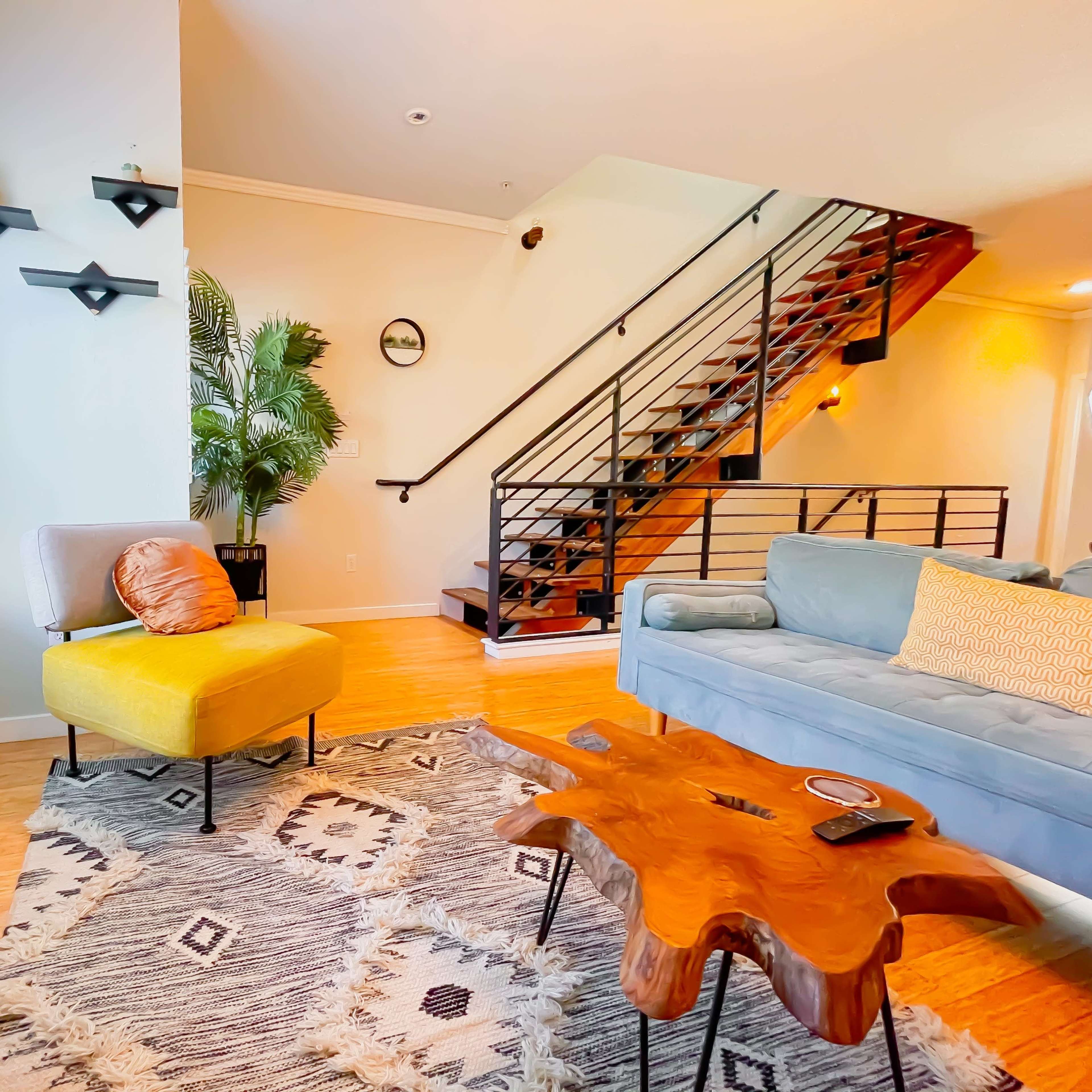 Luxurious Trilevel Condo in West Oakland | Spacious Living Area & Private Patio Image in West Oakland, Oakland, CA