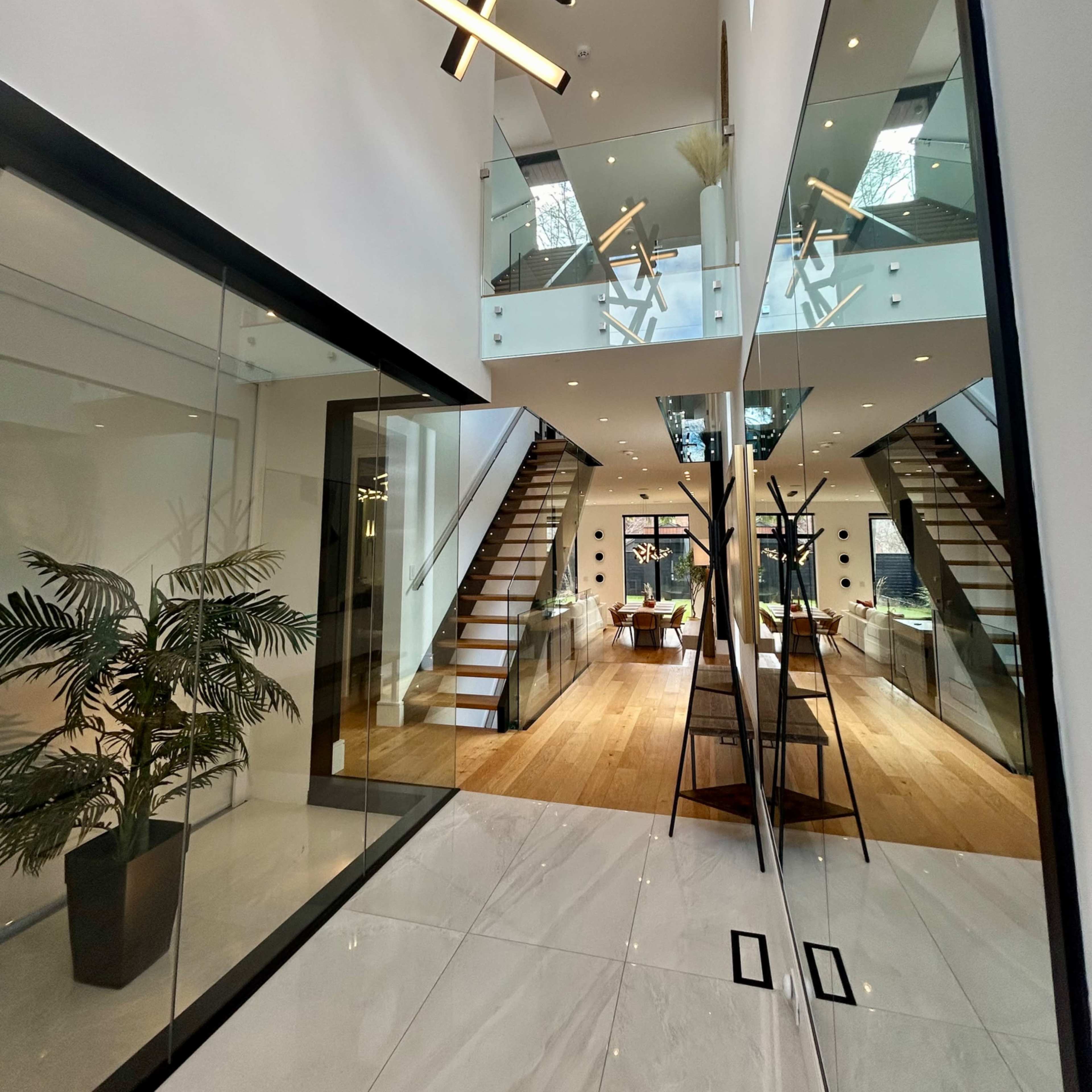 Modern luxury home w/ rooftop & putting green Image in Port Credit, Mississauga, ON