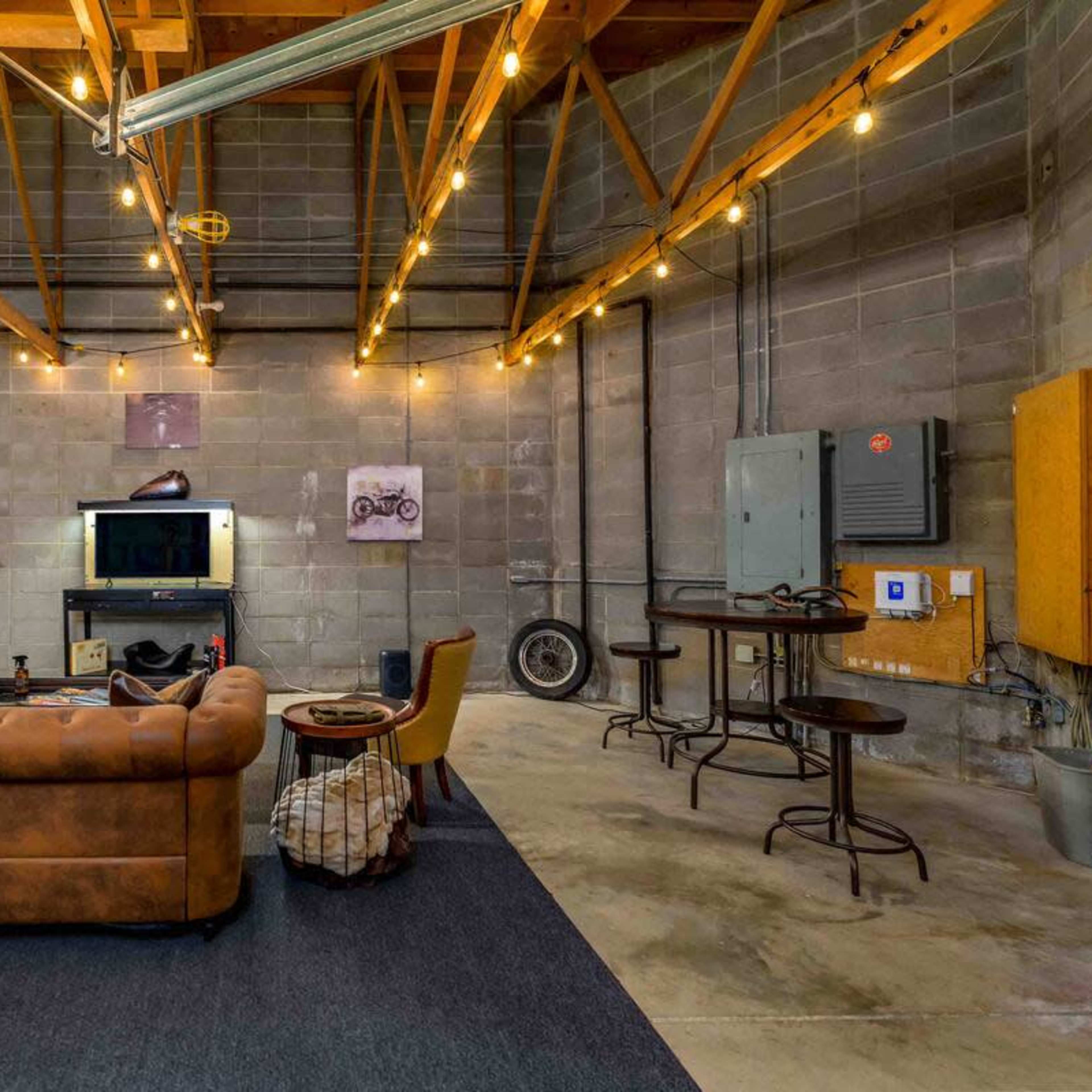 3BR Downtown BOHO Oasis with Epic Garage Hangout Image in The Hyde, Wichita, KS