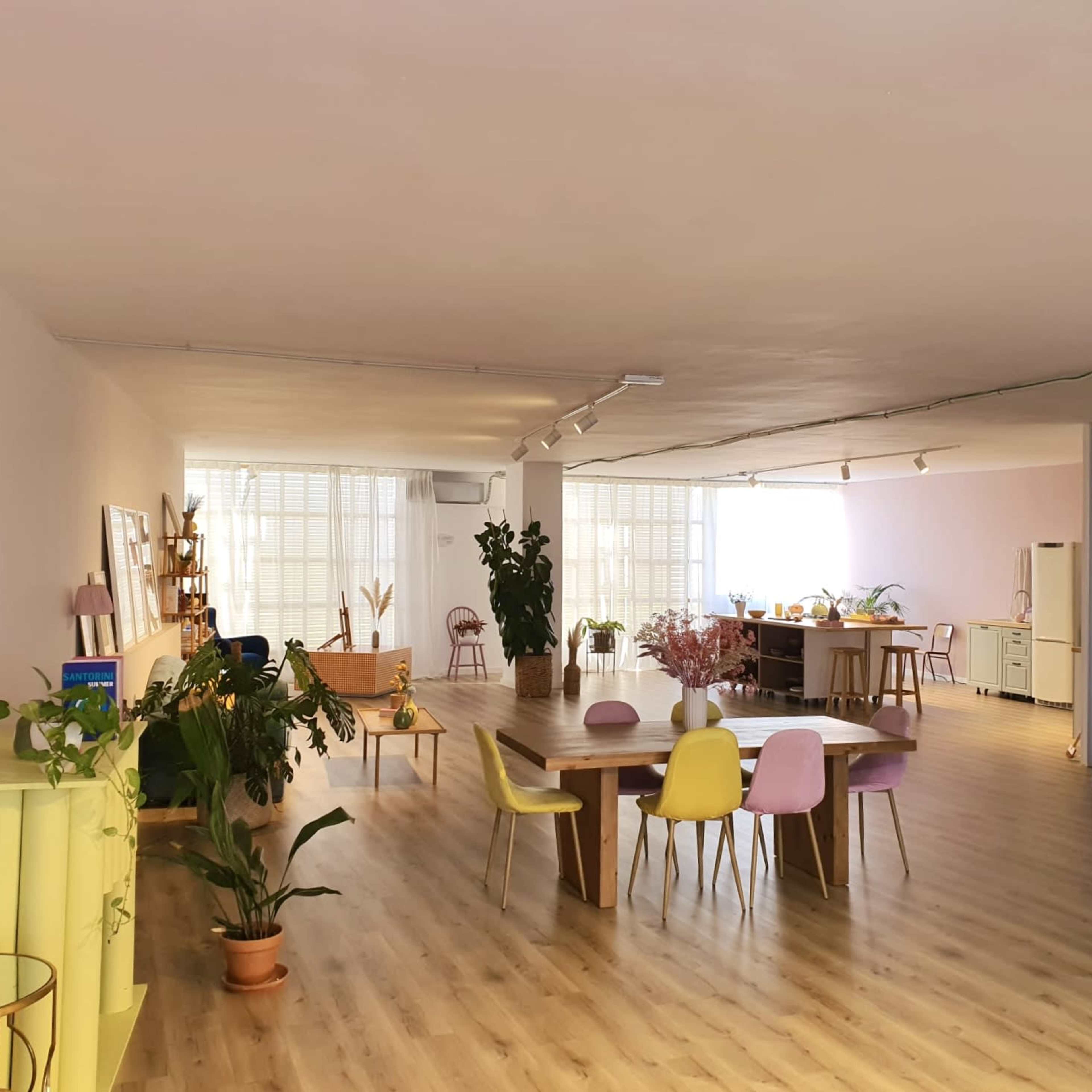 Loft industrial con mucha luz natural y personalidad Imagen en , Badalona, CT