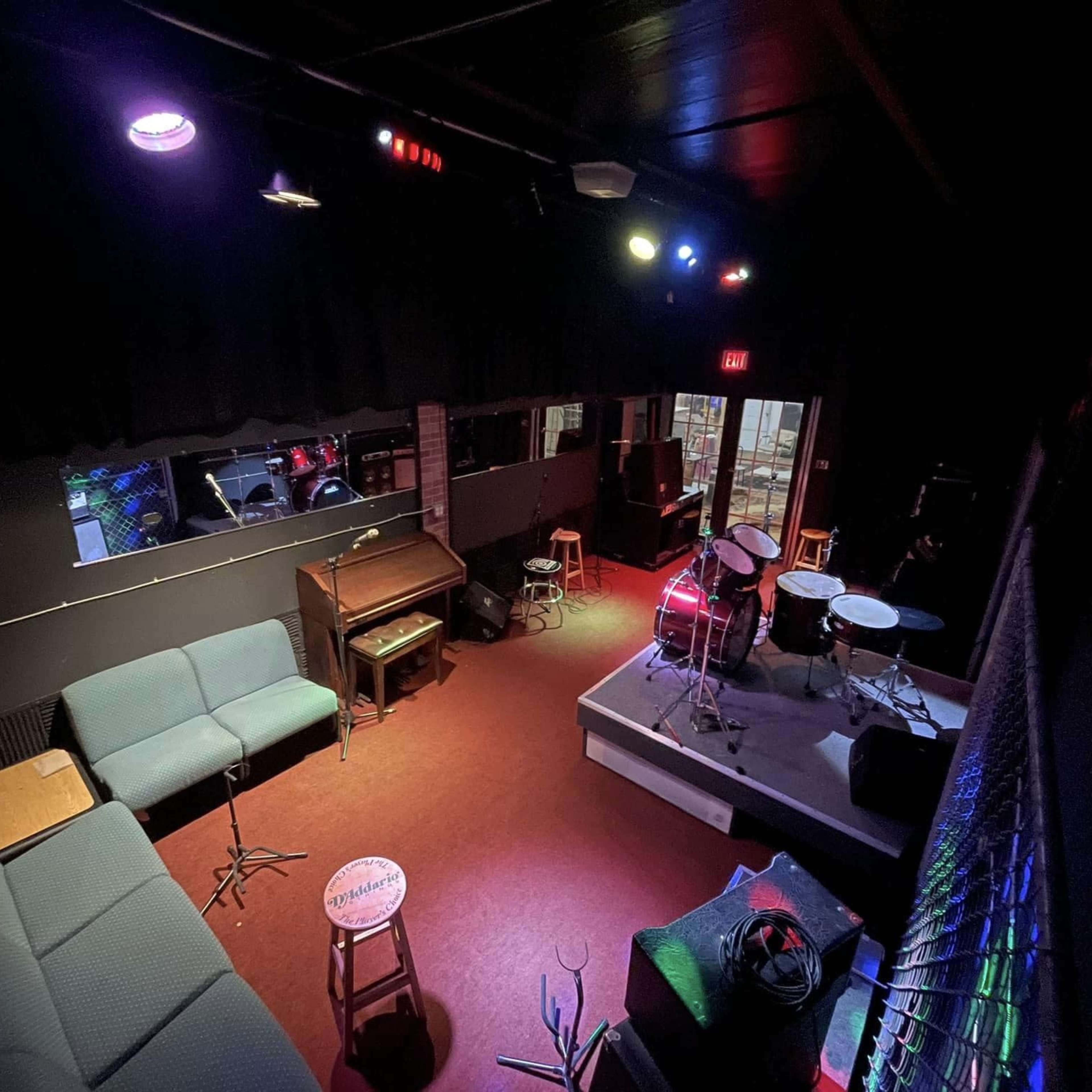 Spacious, Industrial Photography/Videography/Recording Studio with large Cyclorama and Stage Image in Gulf Coast Acres, Hudson, FL