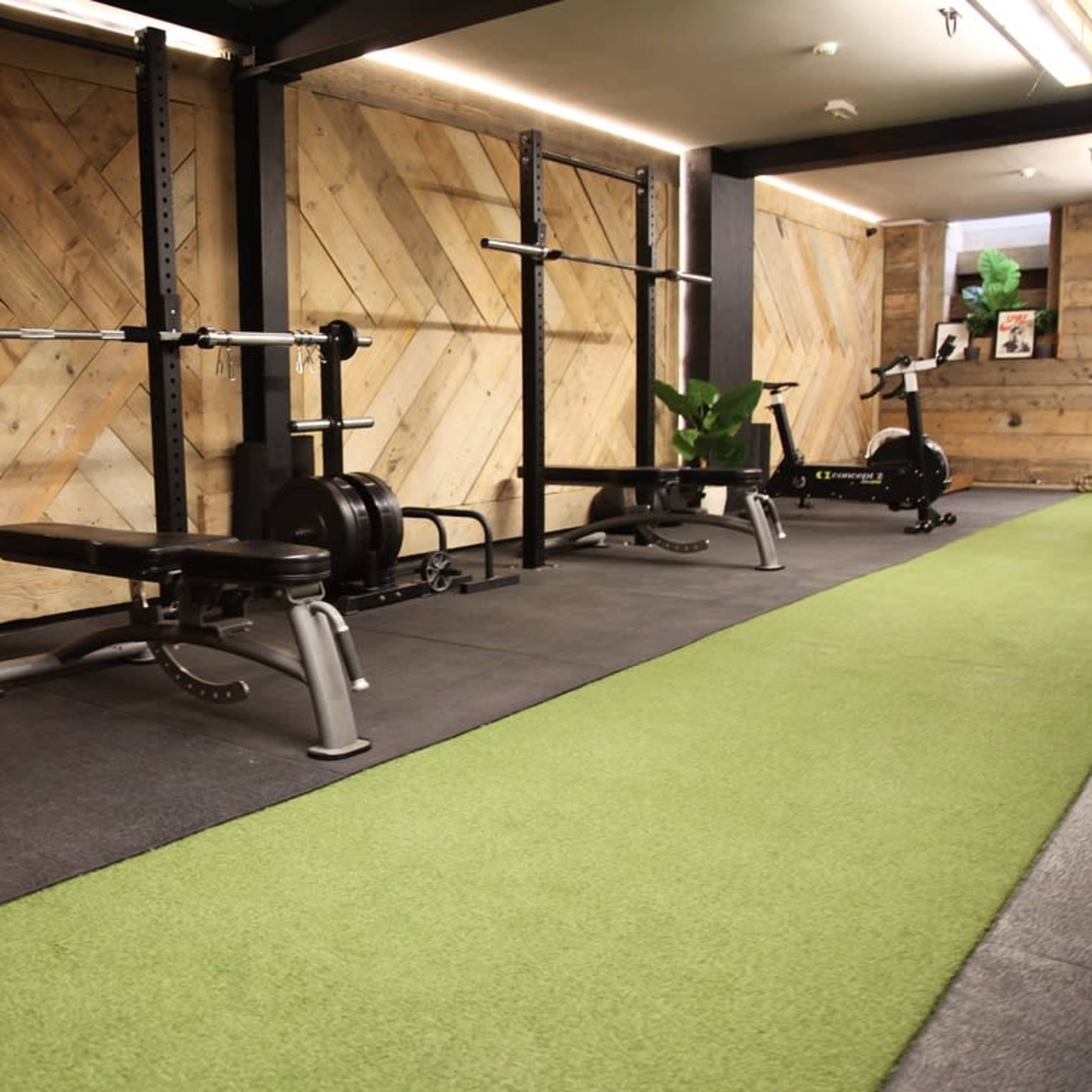 Cool Luxury Gym Image in London, London, England