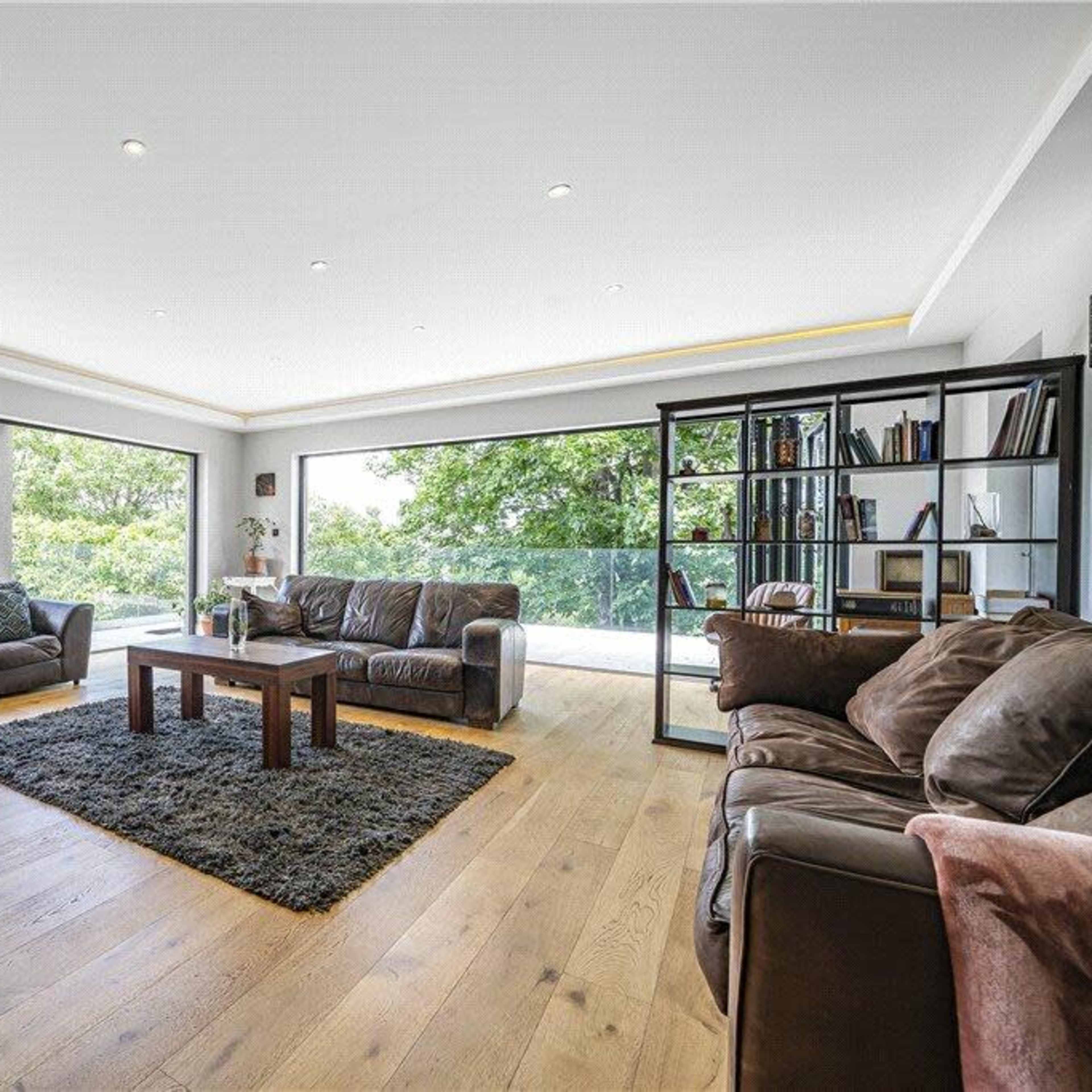 London villa with garden and skyline views, hot tub and sauna Image in Belvedere, Belvedere, England