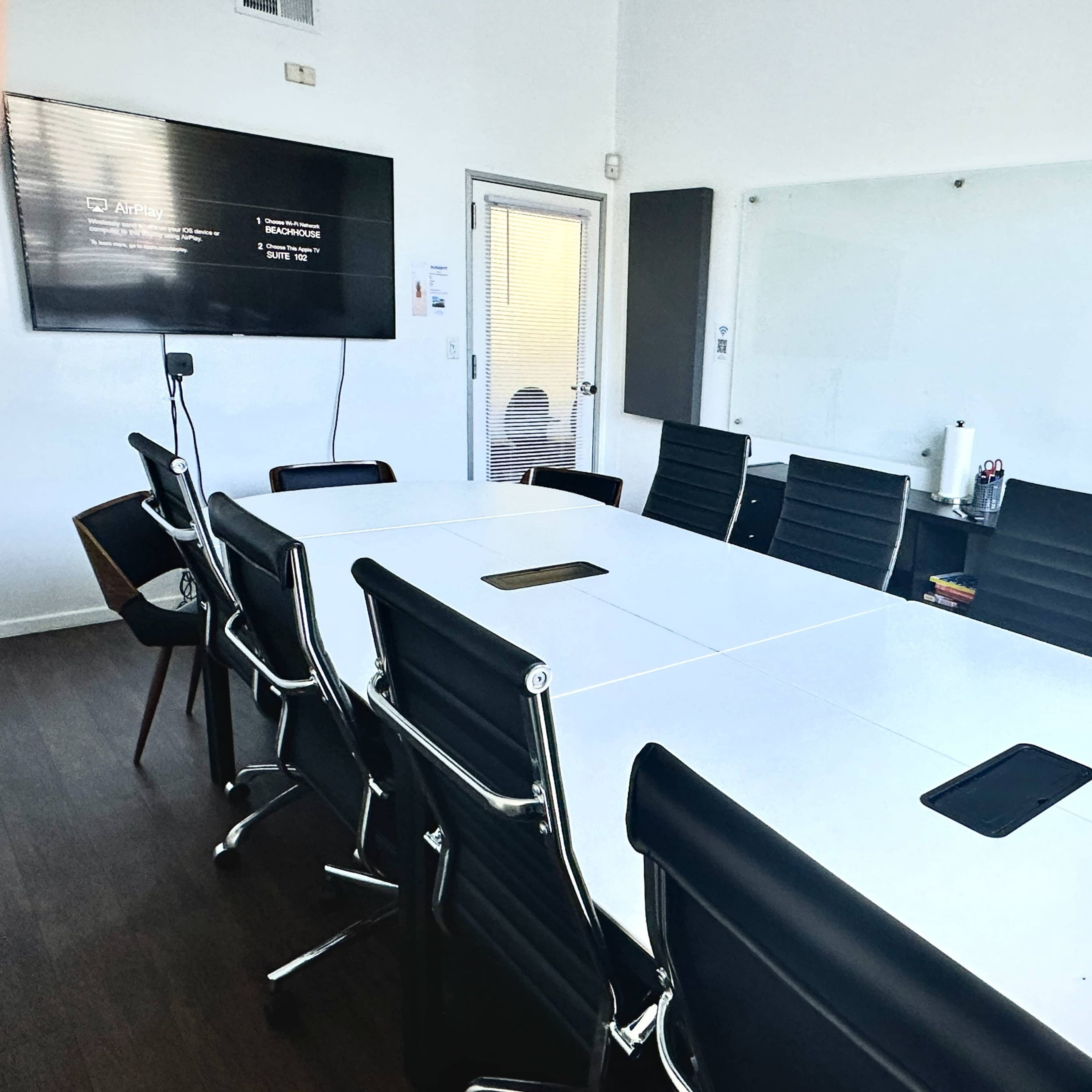 Medium Team Office with lot's of Natural Light Image in Ocean Park, Santa Monica, CA