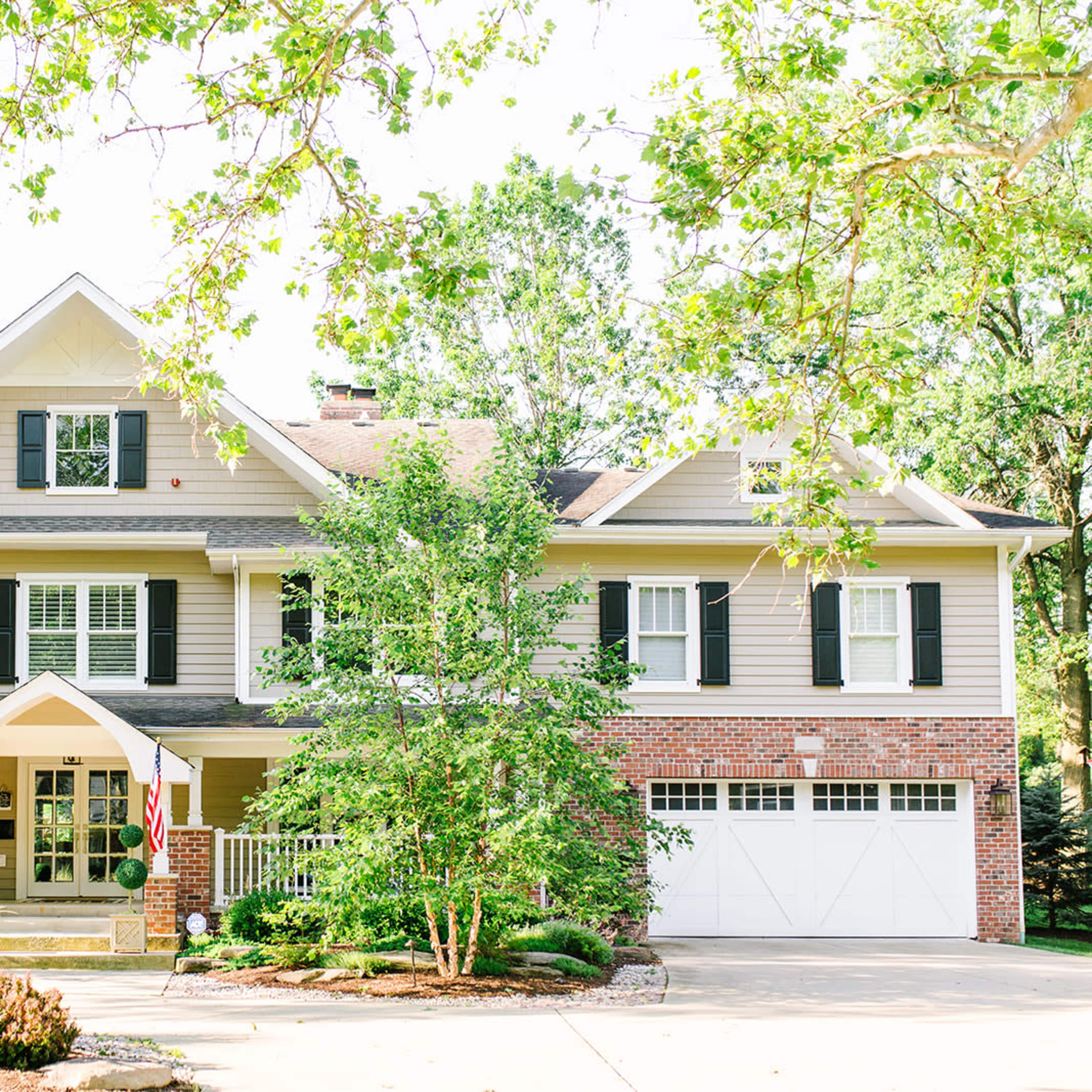 Spacious Transitional Design Blogger Home in Glen Ellyn, IL Image in Milton Township, Glen Ellyn, IL