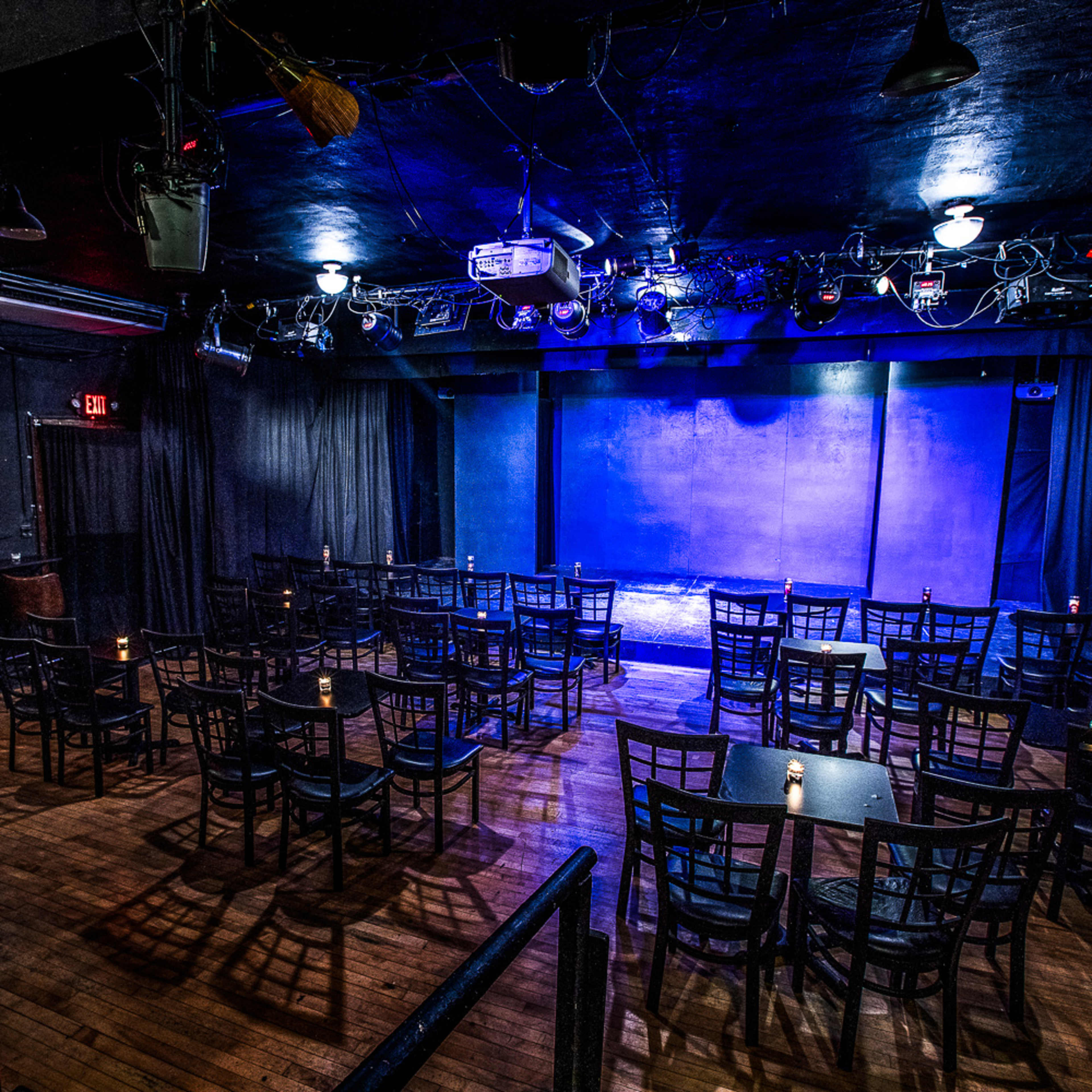 Wrigleyville theater with full multi media capabilities Image in Lake View, Chicago, IL