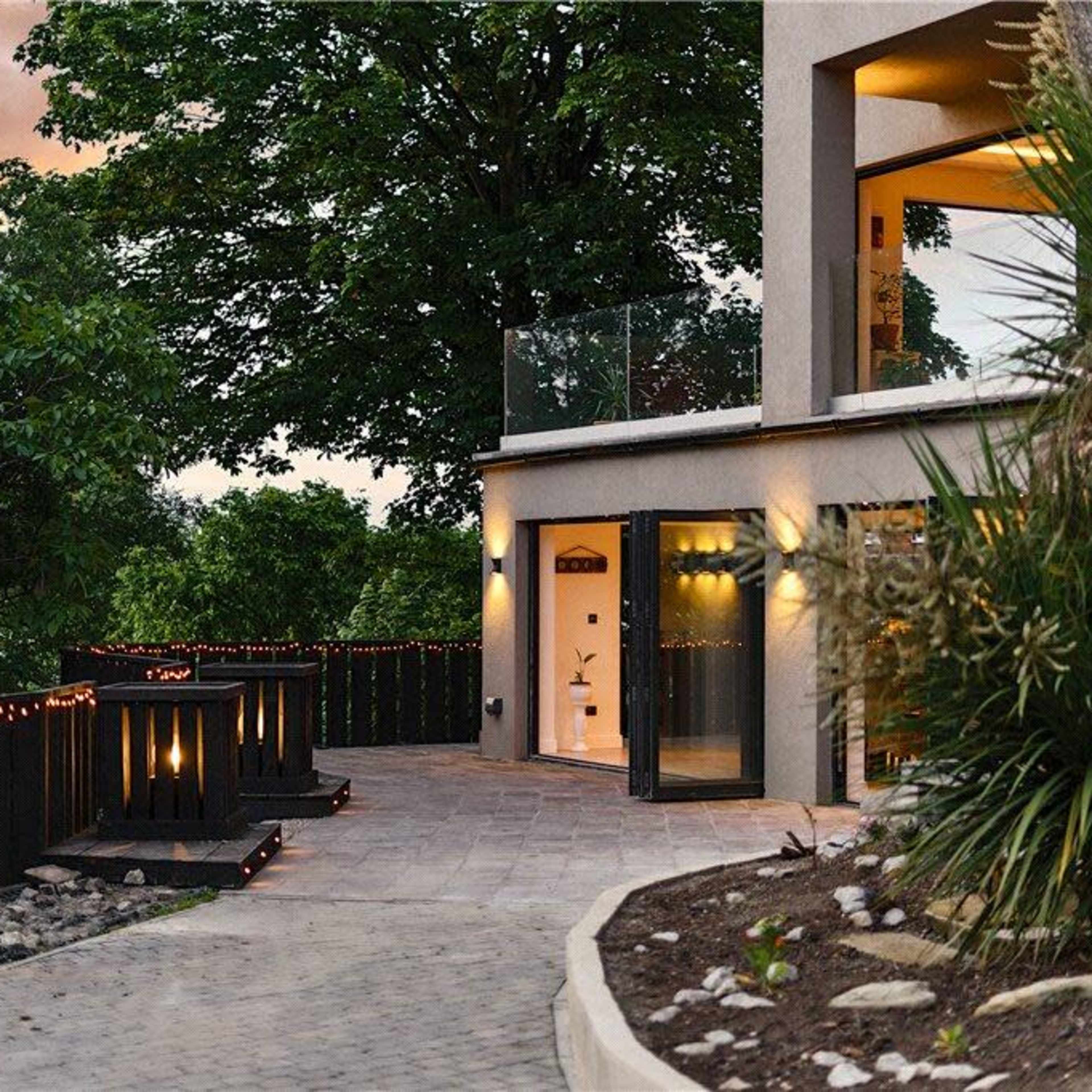 London villa with garden and skyline views, hot tub and sauna Image in Belvedere, Belvedere, England