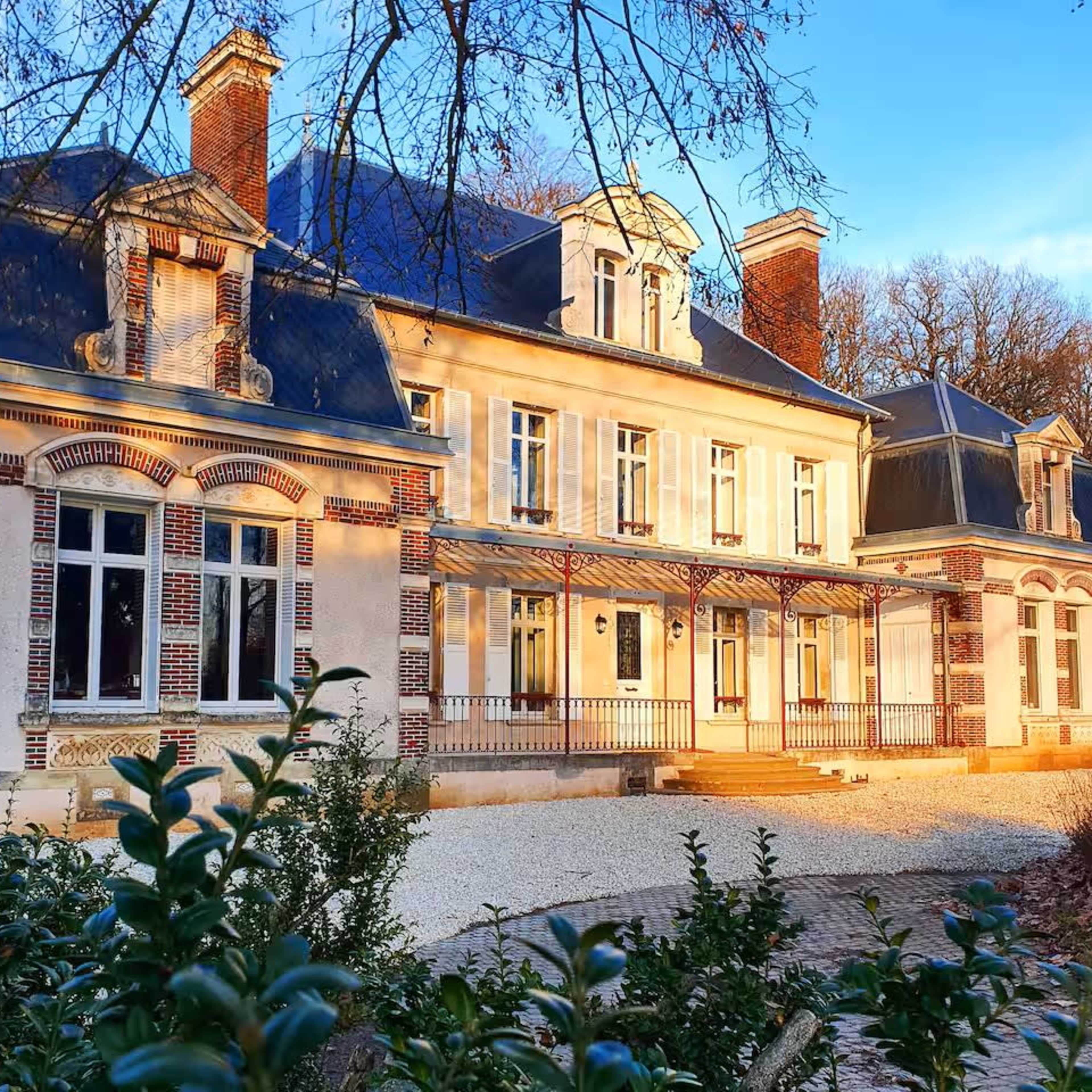 Elegant & Renovated Manor : in between city & nature Image dans Avallon, Avallon, Bourgogne-Franche-Comté