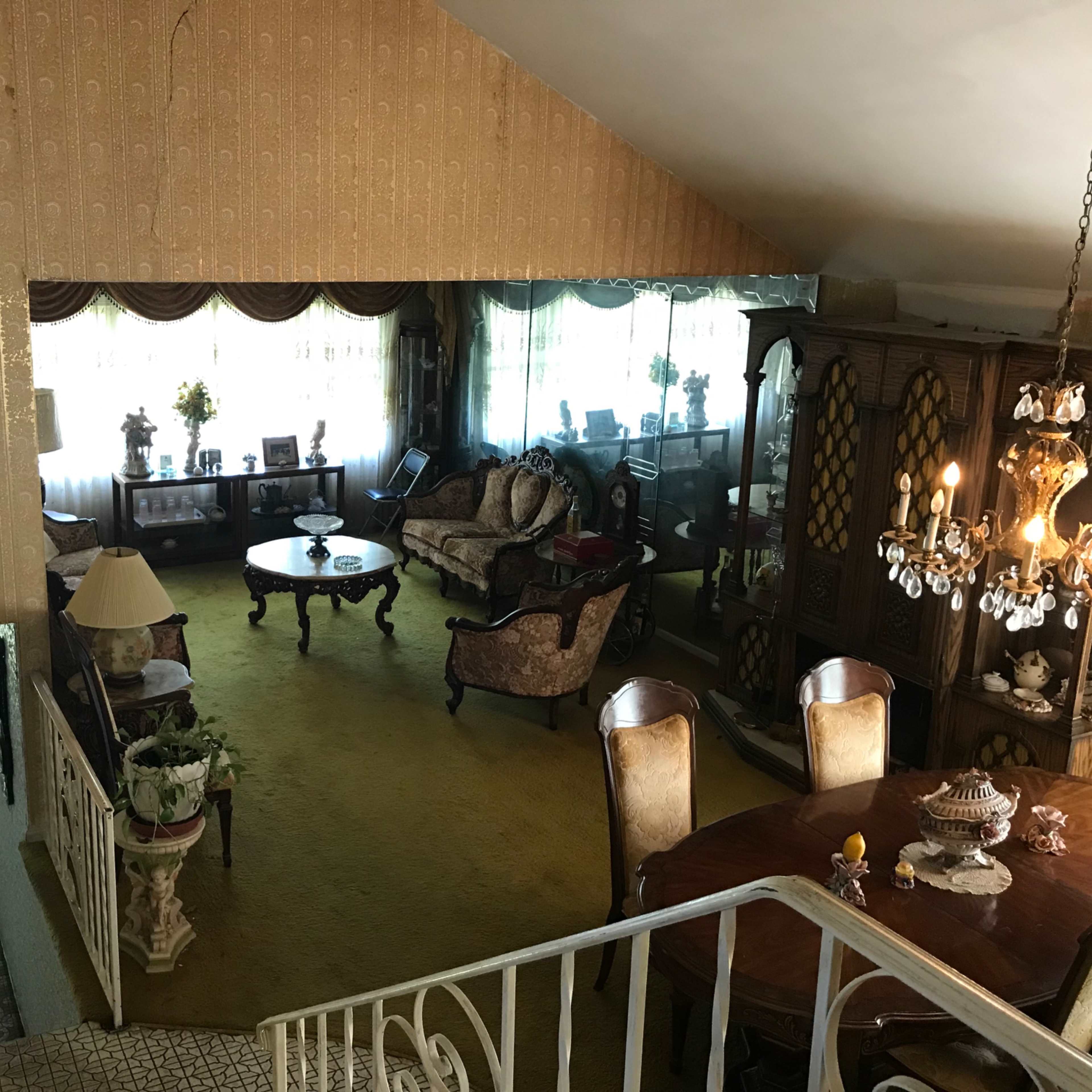 Upscale Split level Home with 18 ft ceilings in Queens NY. Image in Malba, Queens County, NY