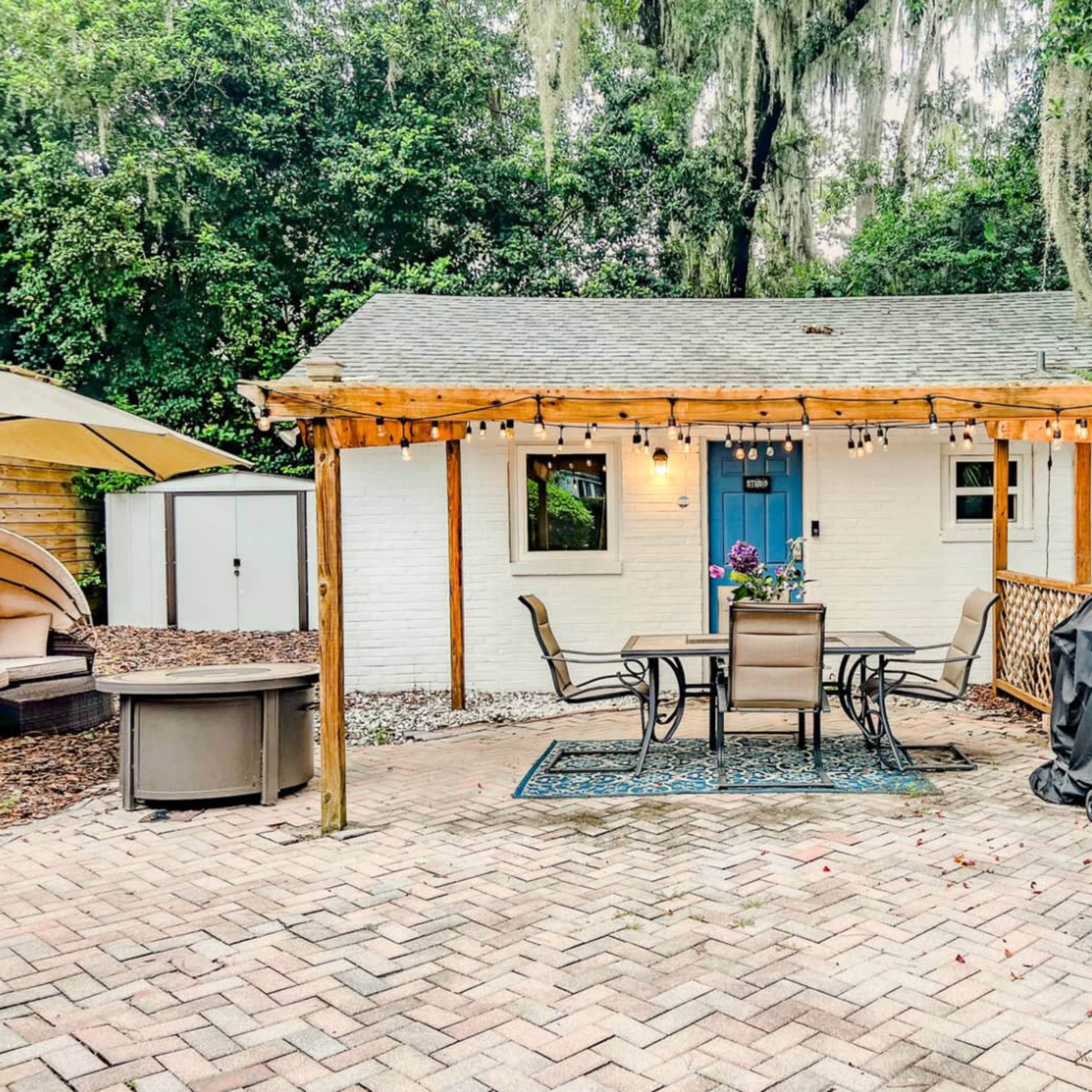 Stylish Mid-Cent Mod Urban Bungalow Tiny Home Image in University Park, Gainesville, FL