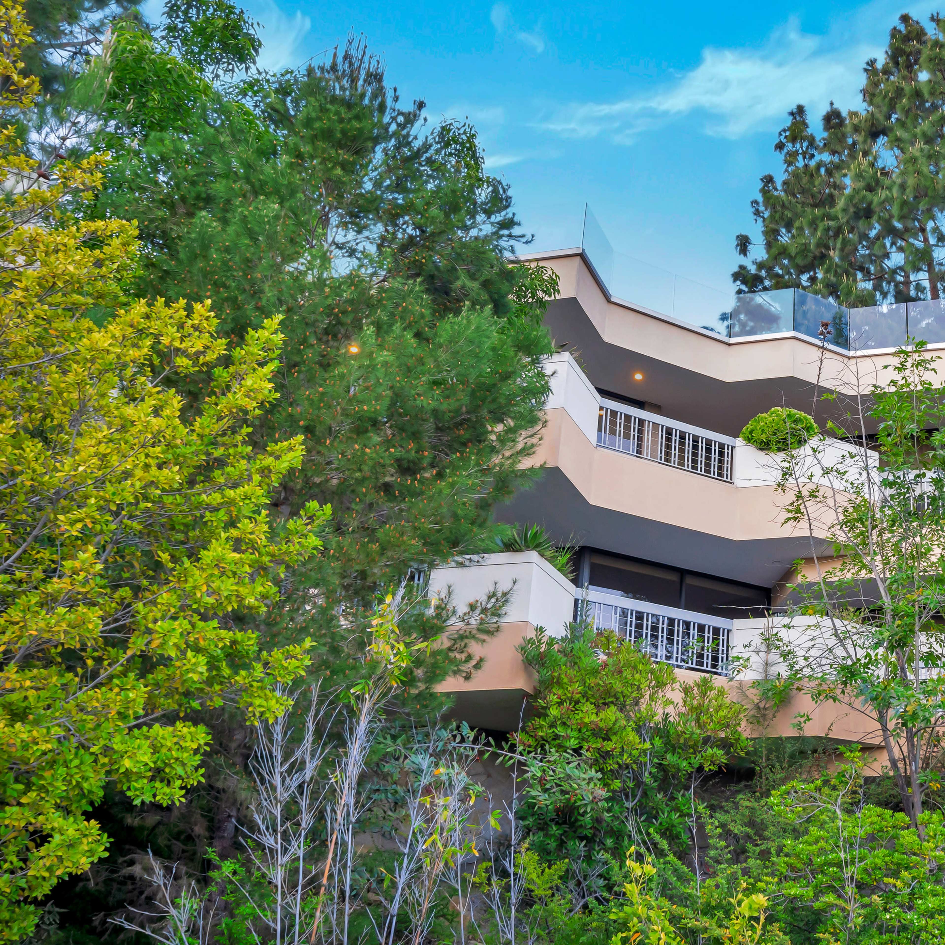 Luxury Beverly Hills Mansion With Breathtaking Interior Design Image in Trousdale Estates, Beverly Hills, CA
