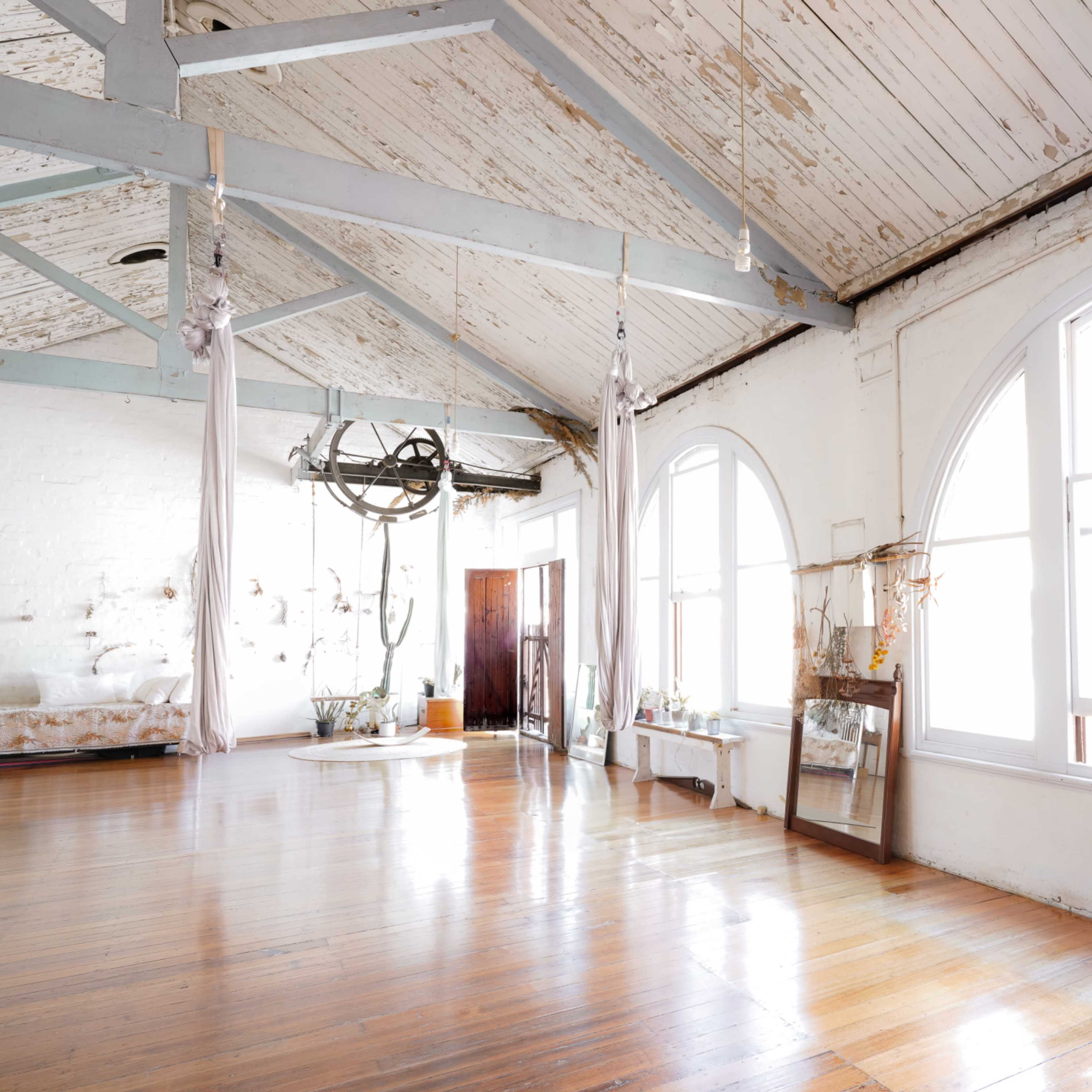 Rustic Industrial Loft in CBD Image in Melbourne, Melbourne, VIC