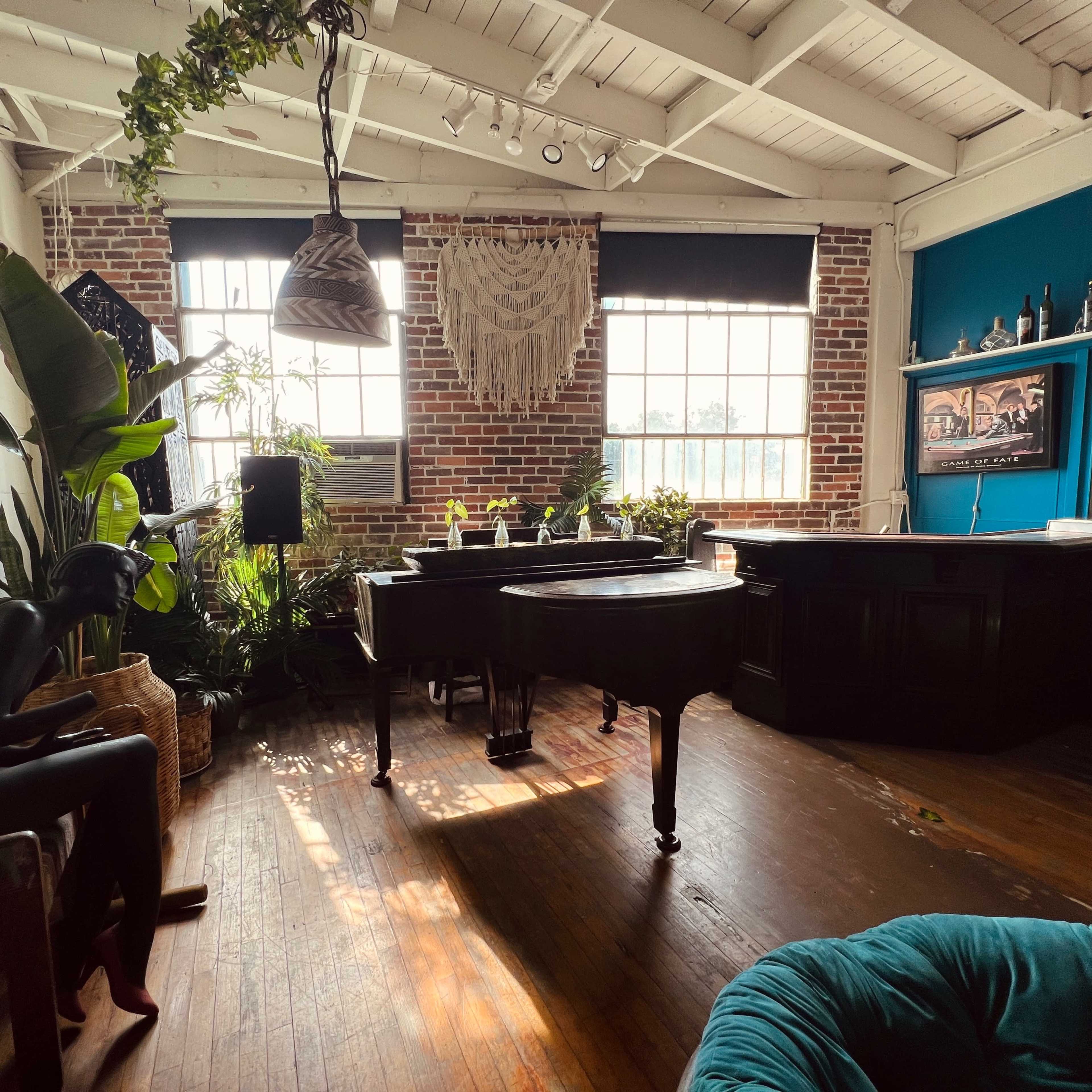 NY Style Artistic Loft Image in Lincoln Heights, Los Angeles, CA