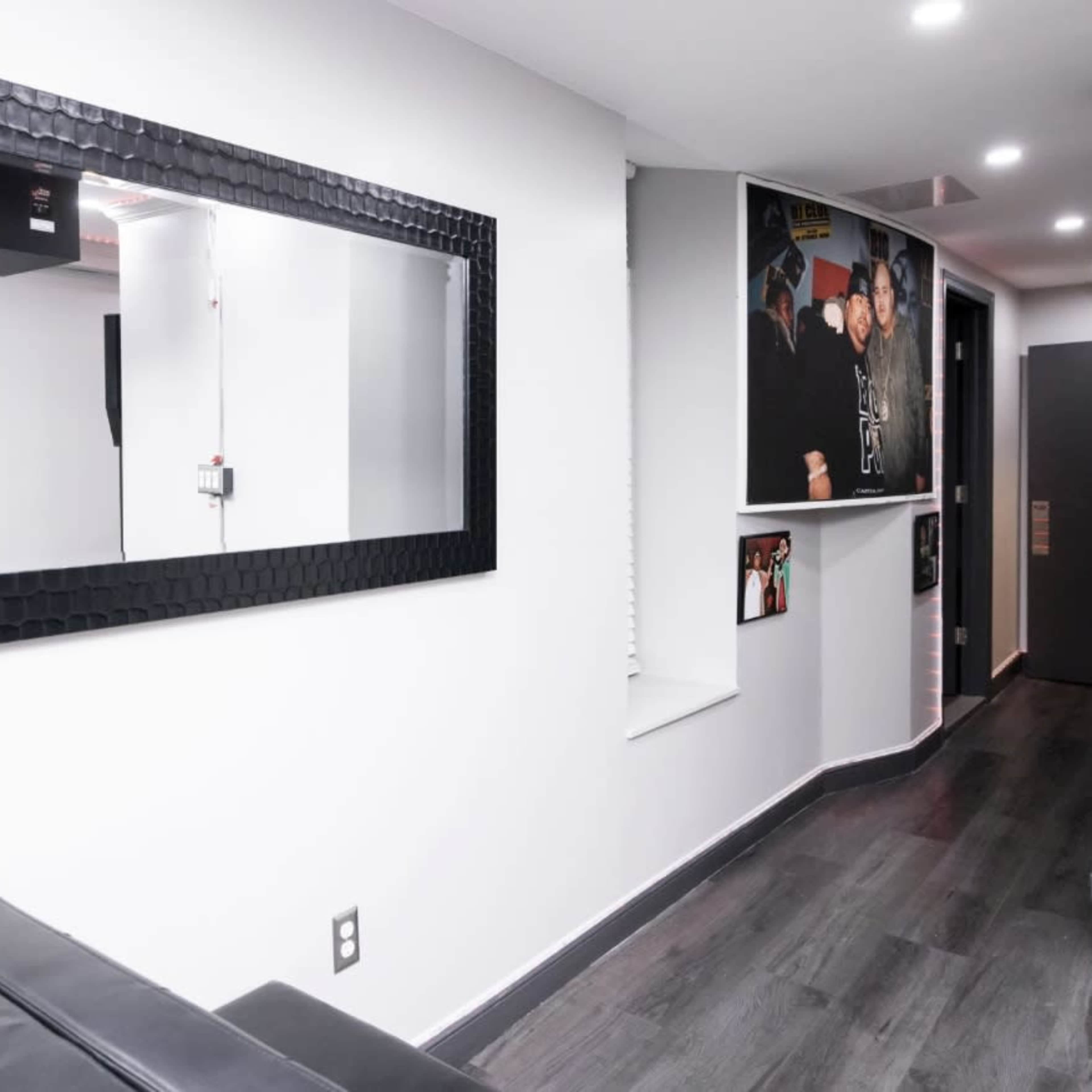 Dynasty Commodities Image in Harlem, New York, NY