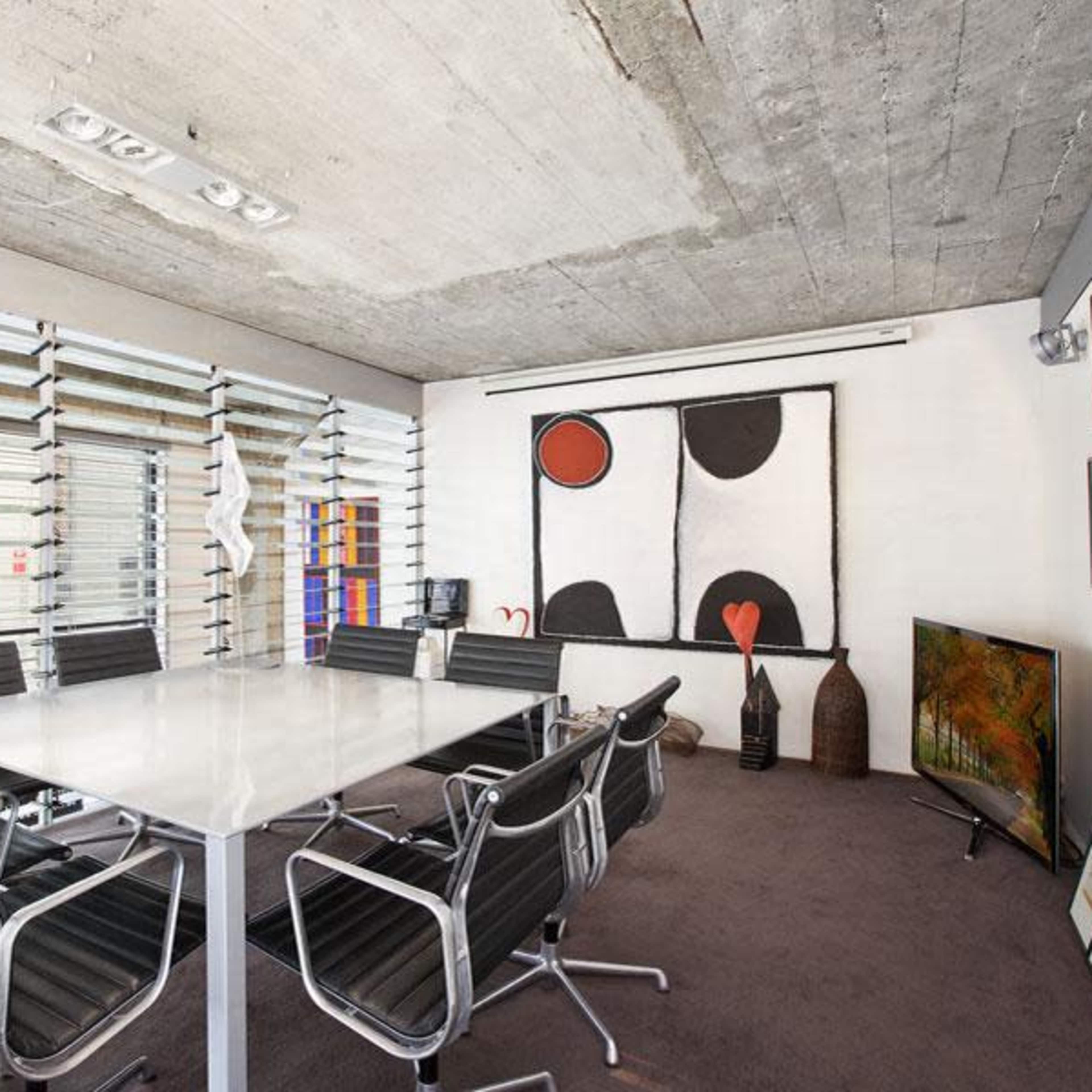 WAREHOUSE RARE!! MASSIVE ROOFTOP GARDEN  wPANARAMIC CITY VIEWS ! 5STAR LUXURY & STYLE! BRAND NEW RENO! FAMOUSLY DESIGNED BY WORLD RENOWN ARCHITECT  DALE JONES-EVANS,  FREE PARKING, PERFECT CITYSIDE LOCATION 5 MIN STROLL TO CBD Image in Surry Hills, Sydney, NSW