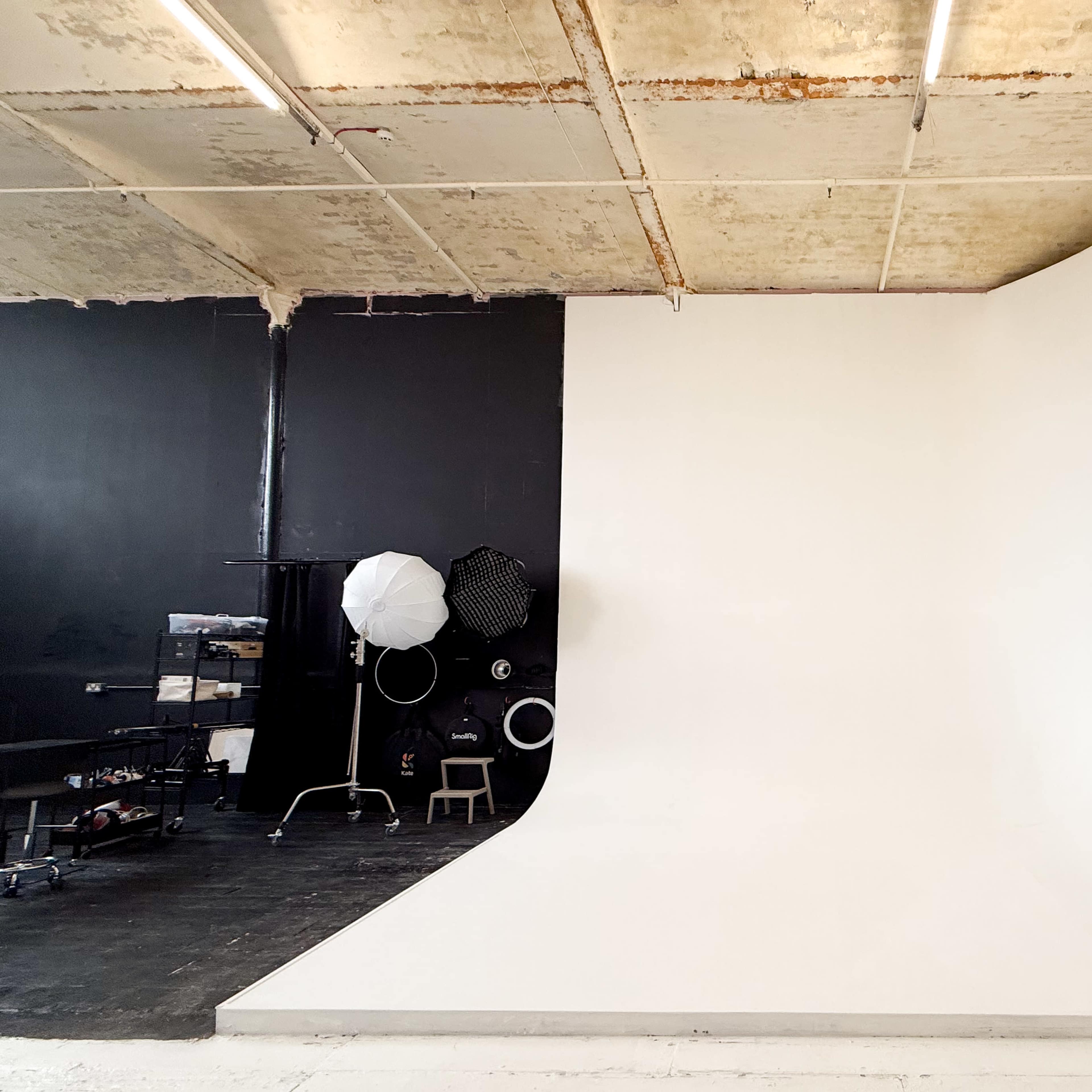 Industrial Mill Creative Space with Infinity Cove 20mins from Manchester City Centre Image in Oldham, Oldham, England