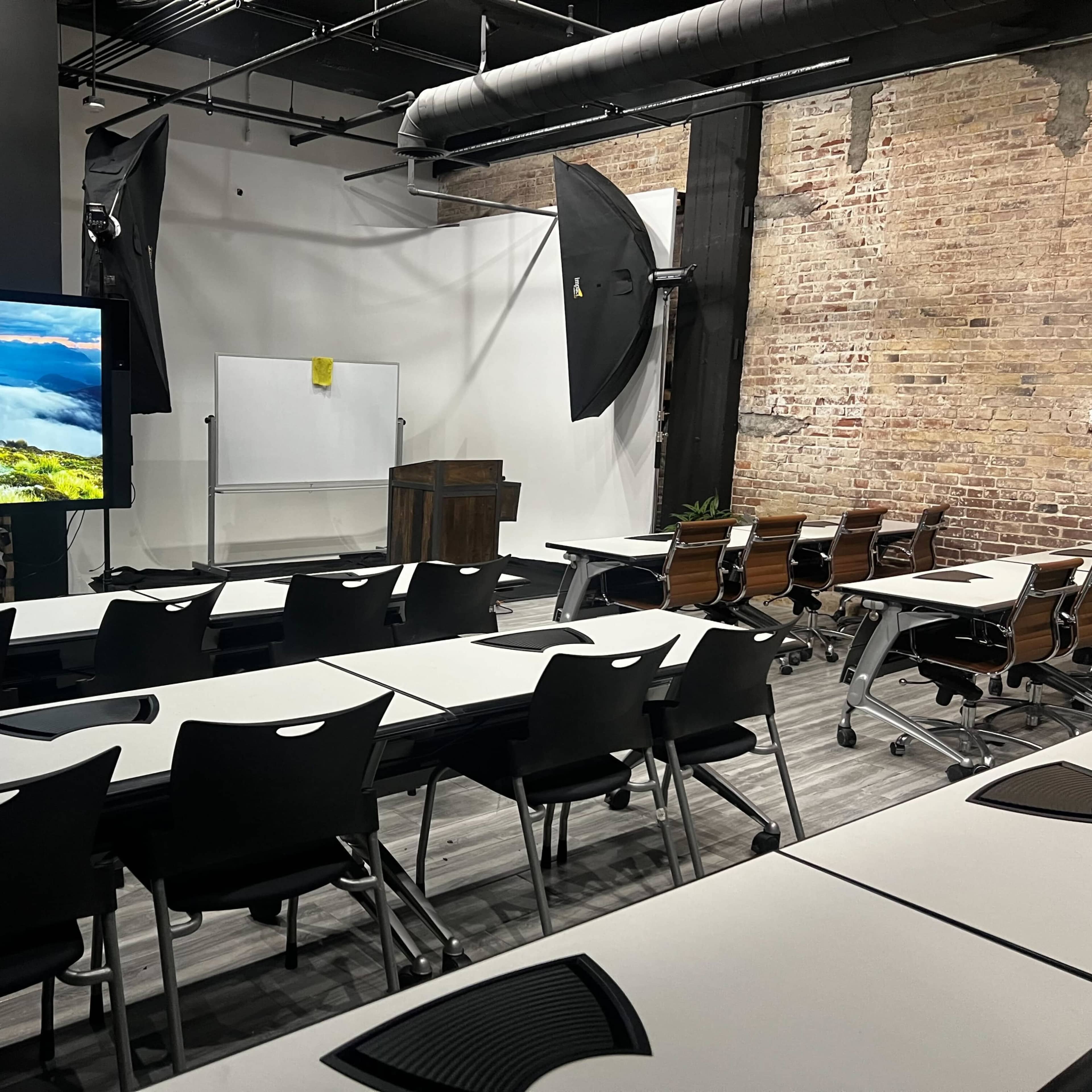 25 Person Classroom, Training Room, Meeting Space, Workshop Image in Old Pasadena, Pasadena, CA