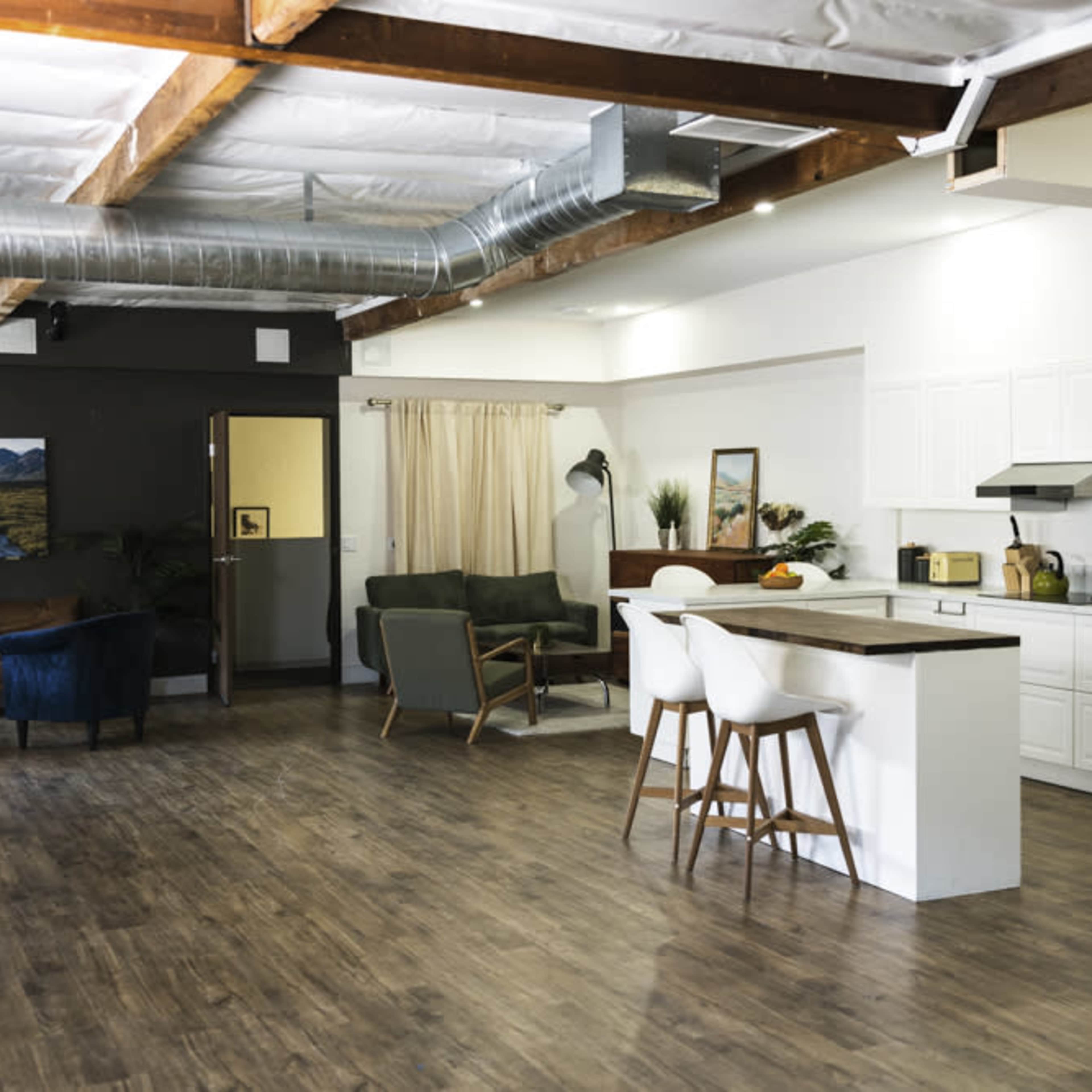 Bright Modern Loft w/ Full Kitchen Set + Paper Backdrops – Perfect for Photo & Video Shoots Image in Kearny Mesa, San Diego, CA