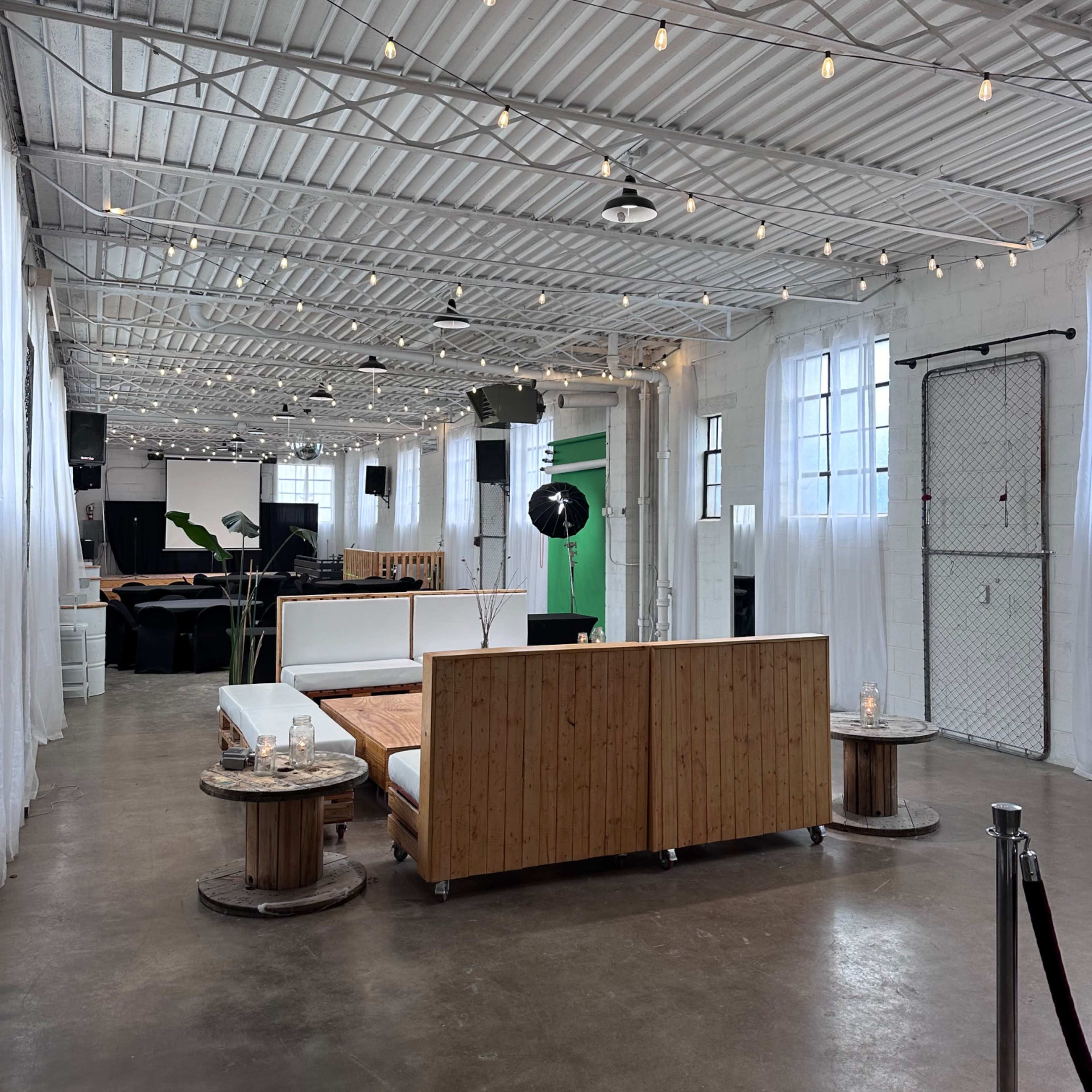 Walkers point warehouse with natural lighting and high ceilings Image in Harbor View, Milwaukee, WI