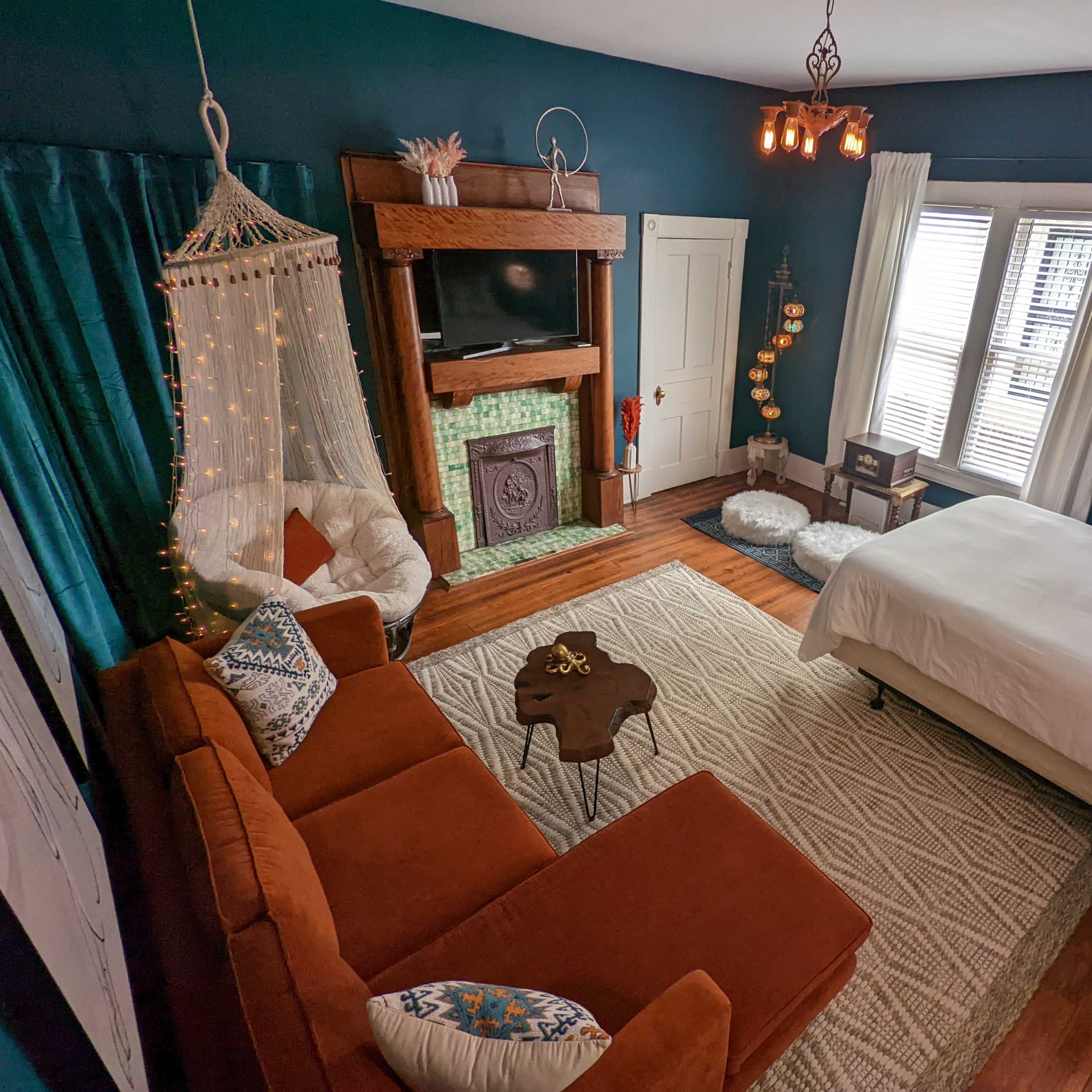 Cozy Boho Victorian Studio Apt Image in Edgewood, Knoxville, TN