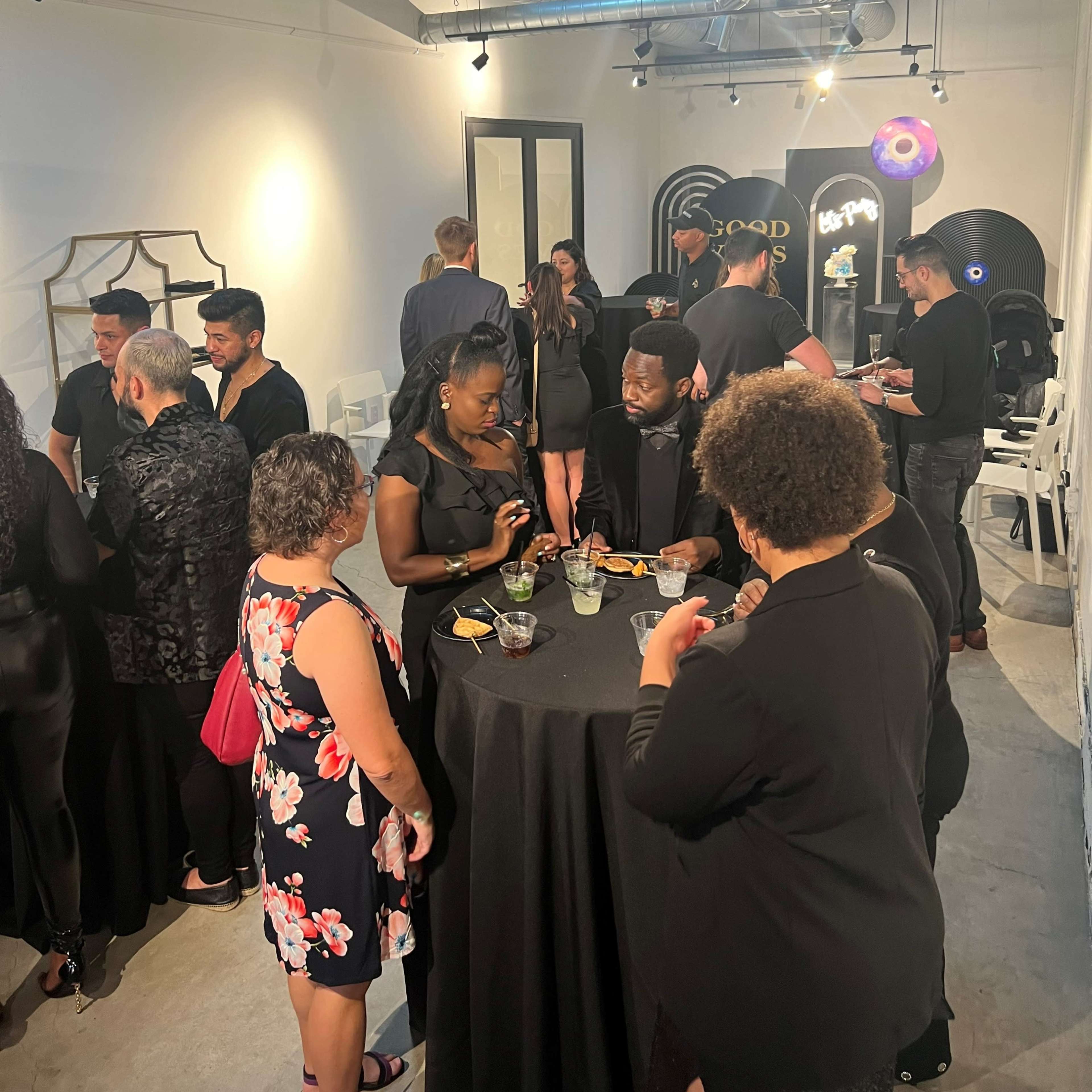 Chic All-White Blank Canvas Venue w/ Free Parking & In-House Decor | 1 Min from Downtown” Image in Northside Village, Houston, TX
