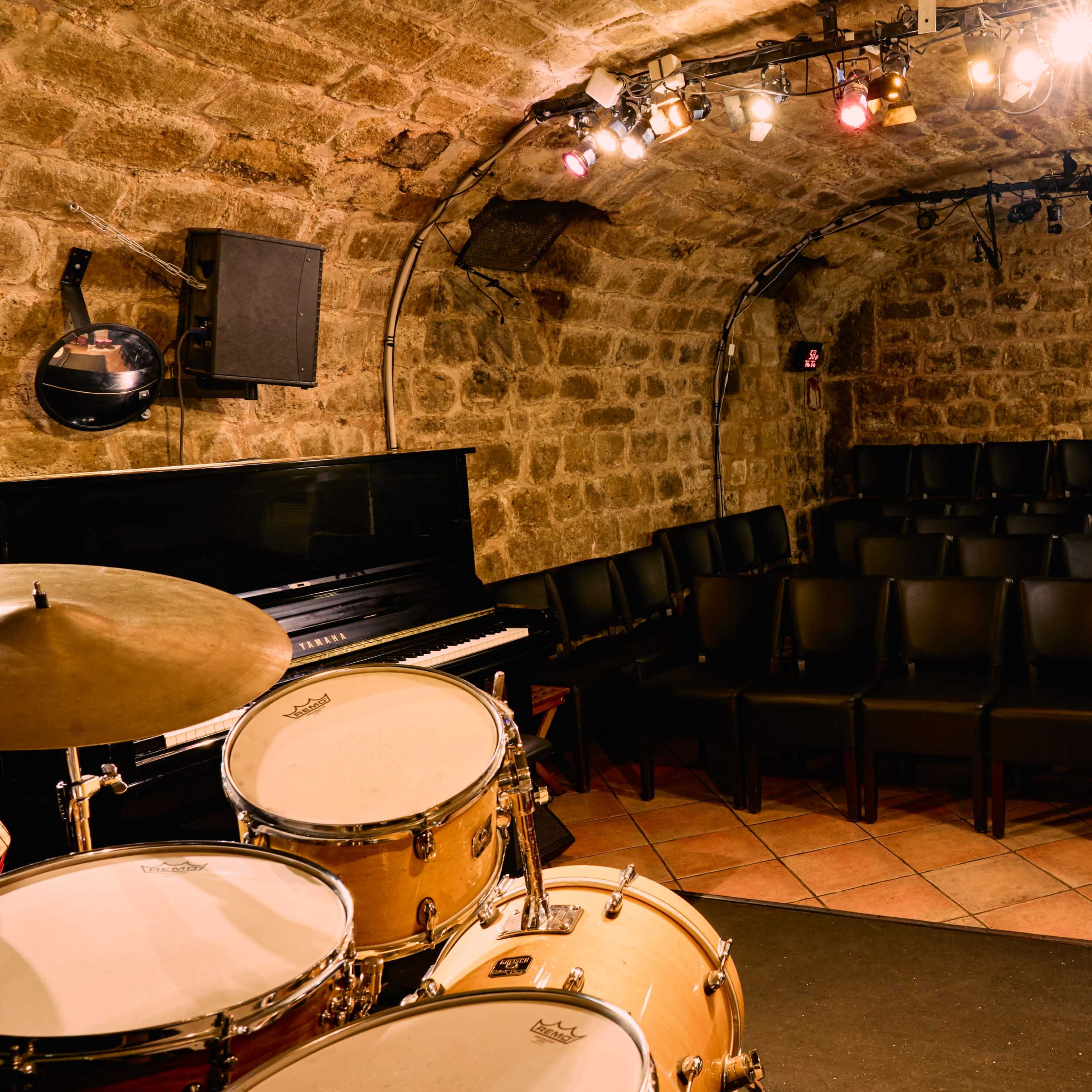 Une cave voûtée au coeur du Marais Image dans Paris, Paris, Île-de-France