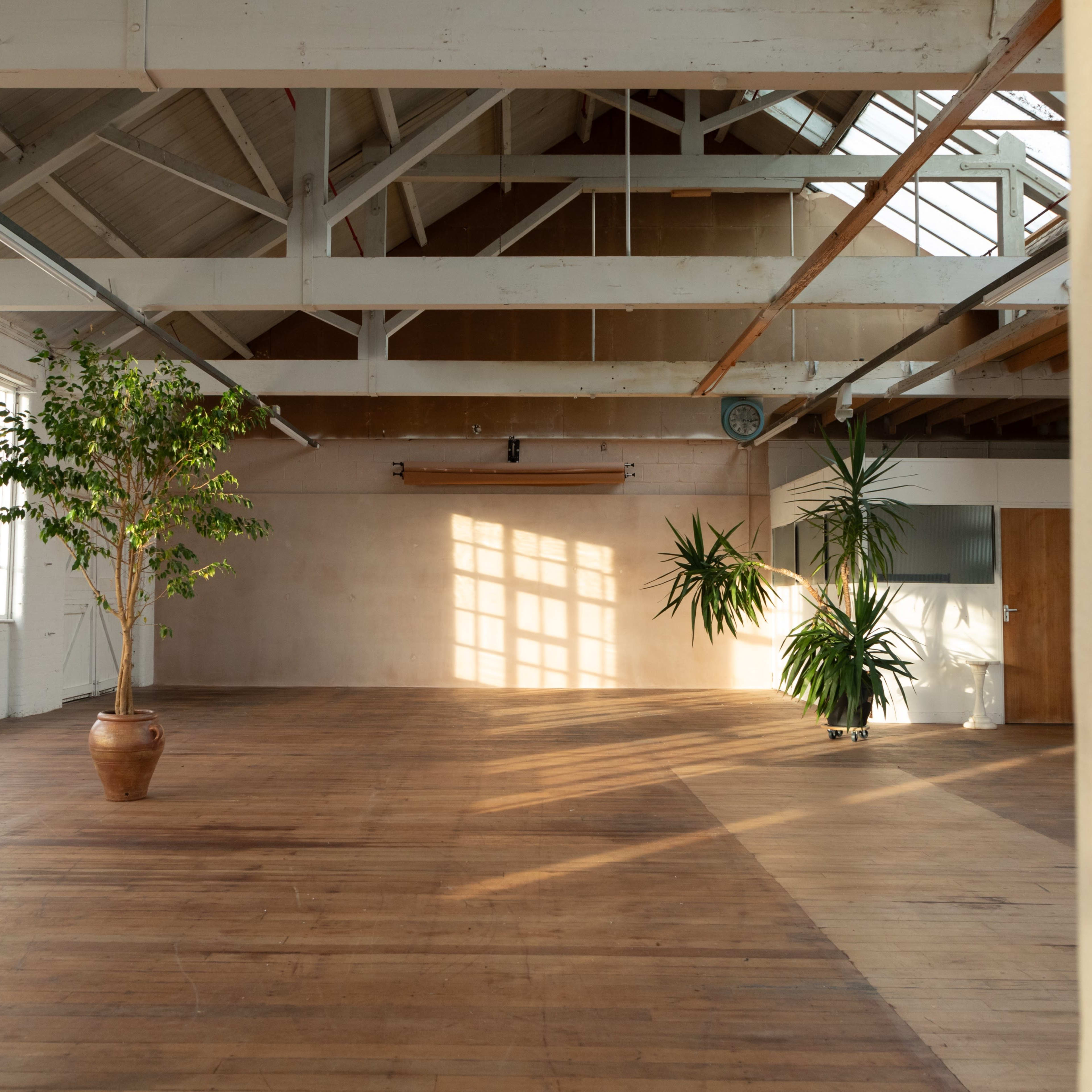 Daylight Sunset studio, Victorian textile Factory, Loft, city centre Image in Leicester, Leicester, England
