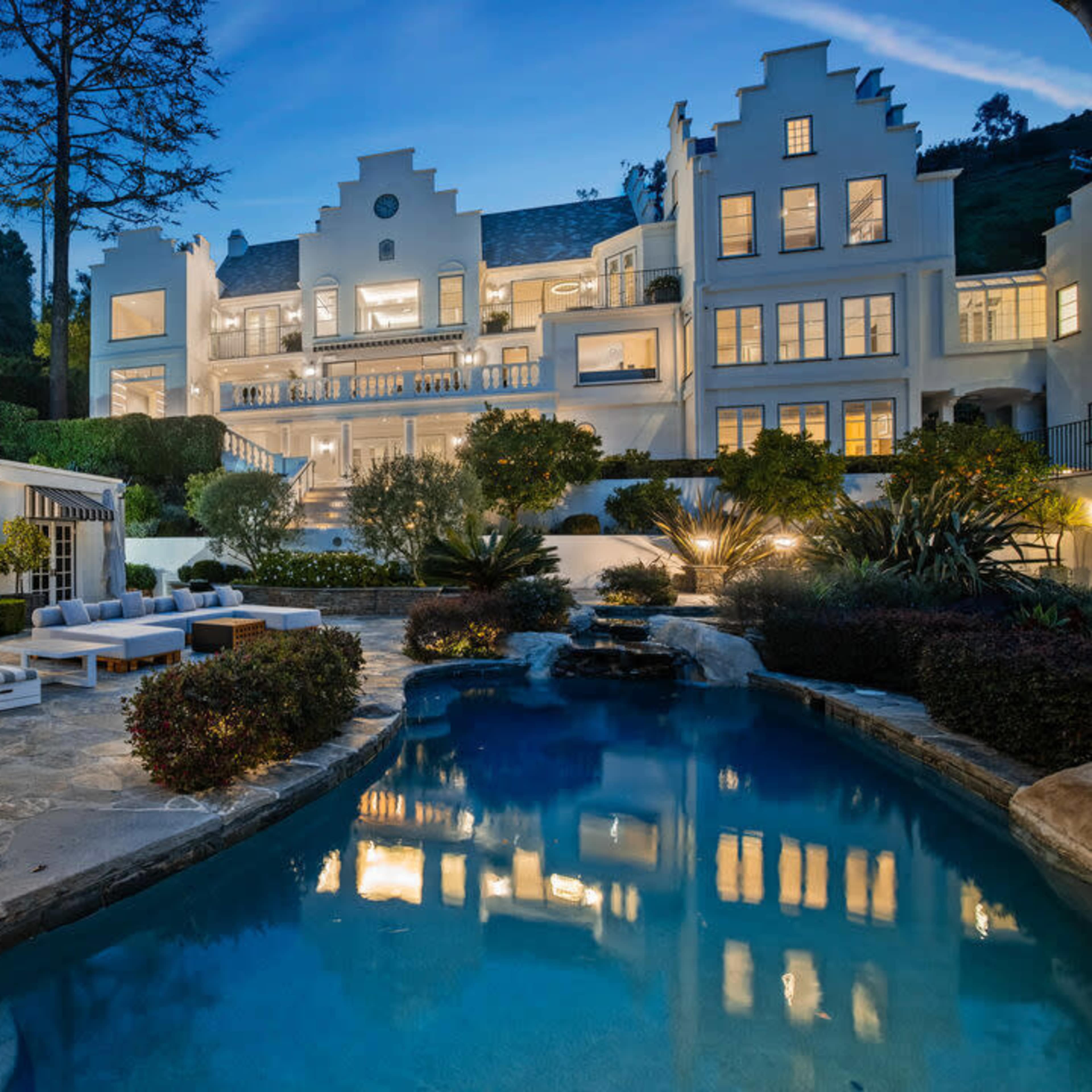 WHITE COLUMN | BEVERLY HILLS Image in Beverly Crest, Beverly Hills, CA