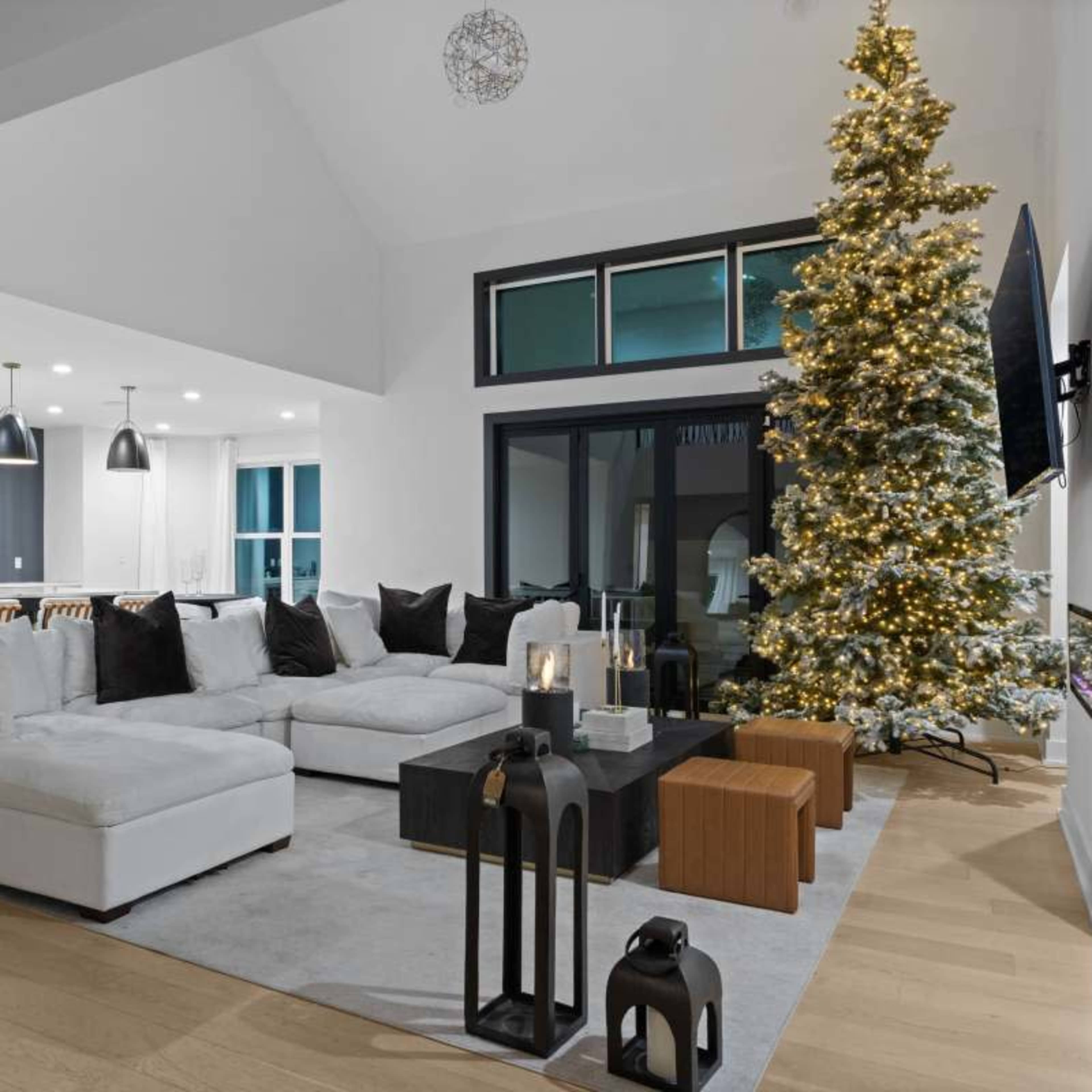 Luxurious Modern Whitehouse Haven – Ideal for Intimate Events and Productions Image in Vinings Estates, Mableton, GA