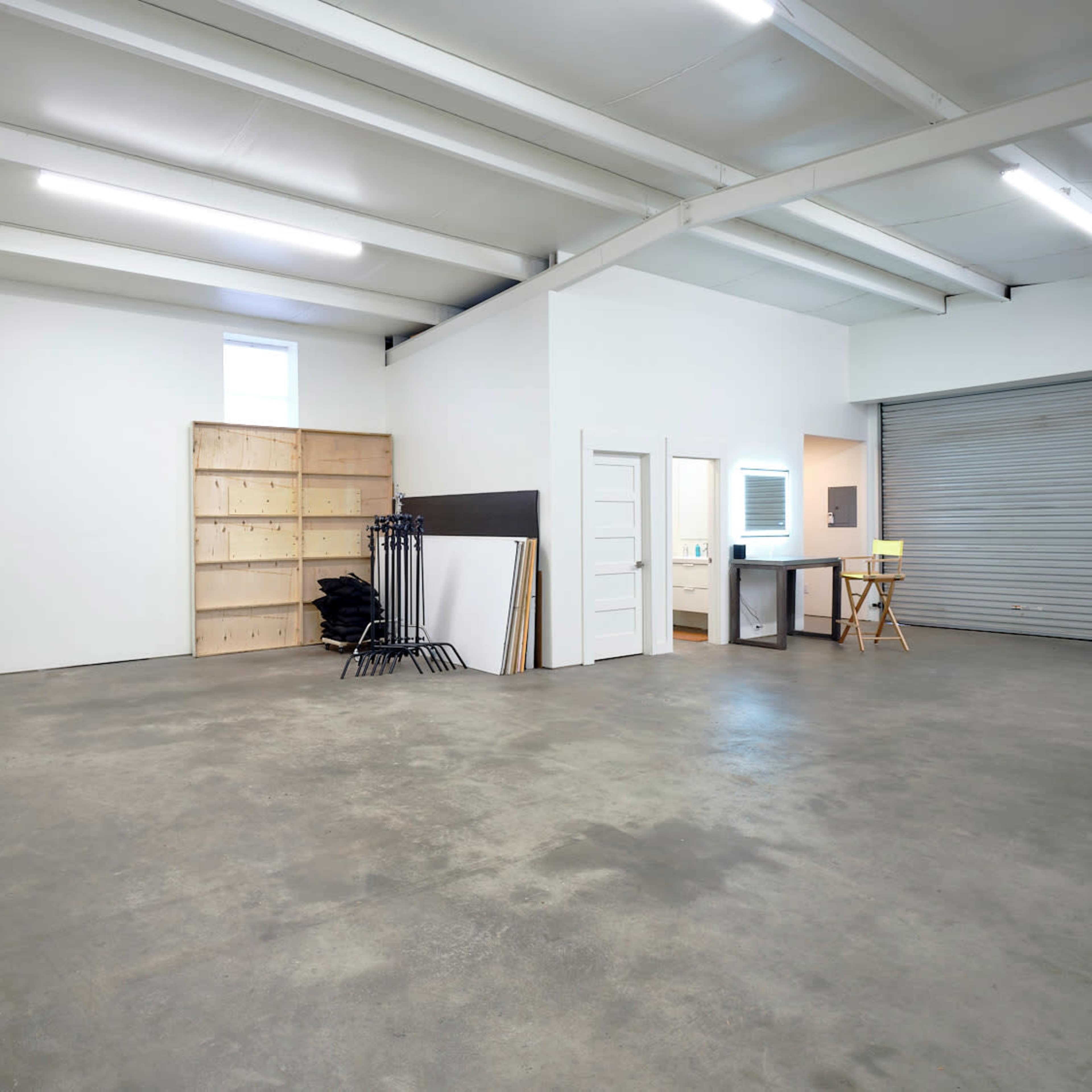 Beautiful Blank Canvas Photo Studio Image in Westhill Estates, Austin, TX