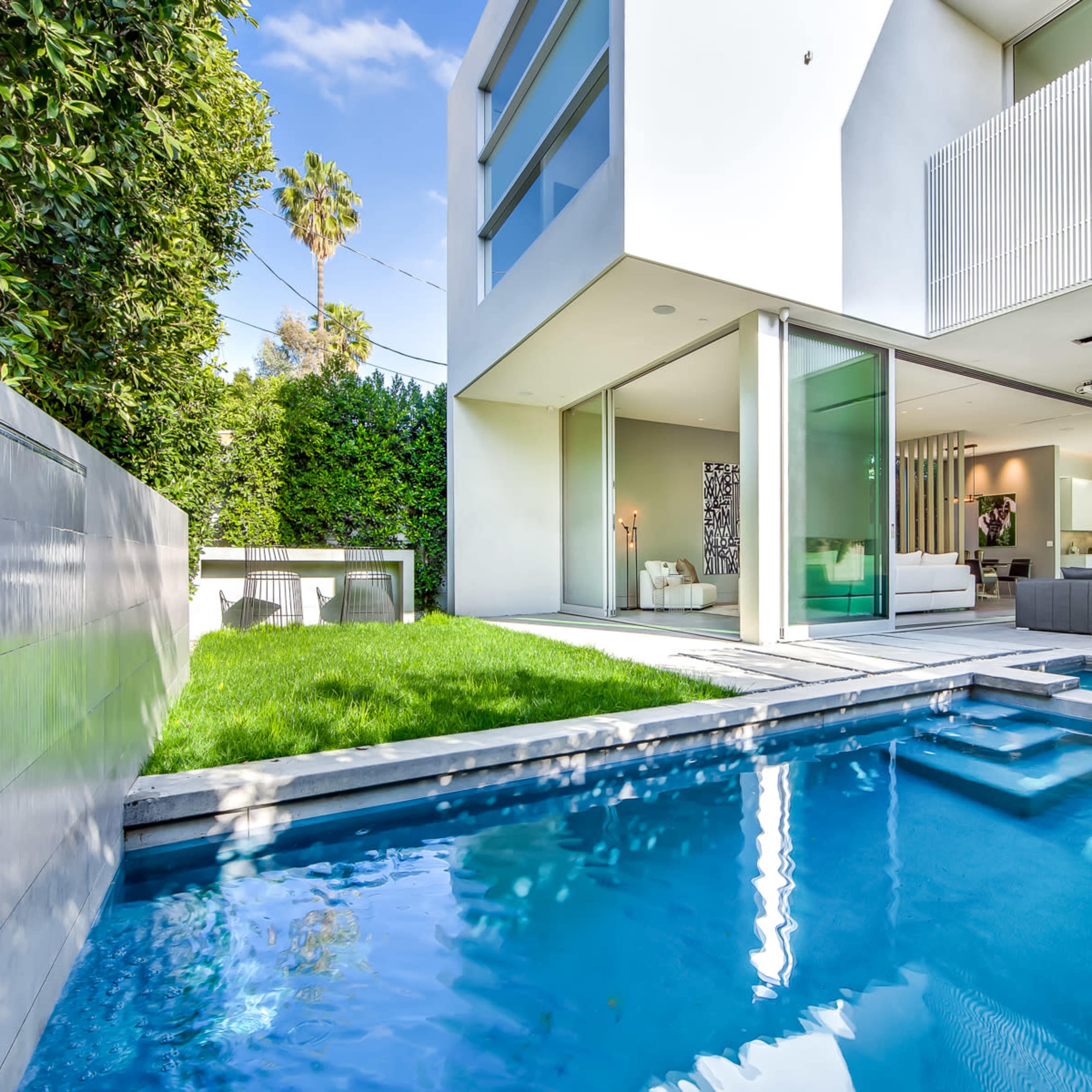 Modern Architectural Film and Photo Location Image in Beverly Grove, Beverly Hills, CA