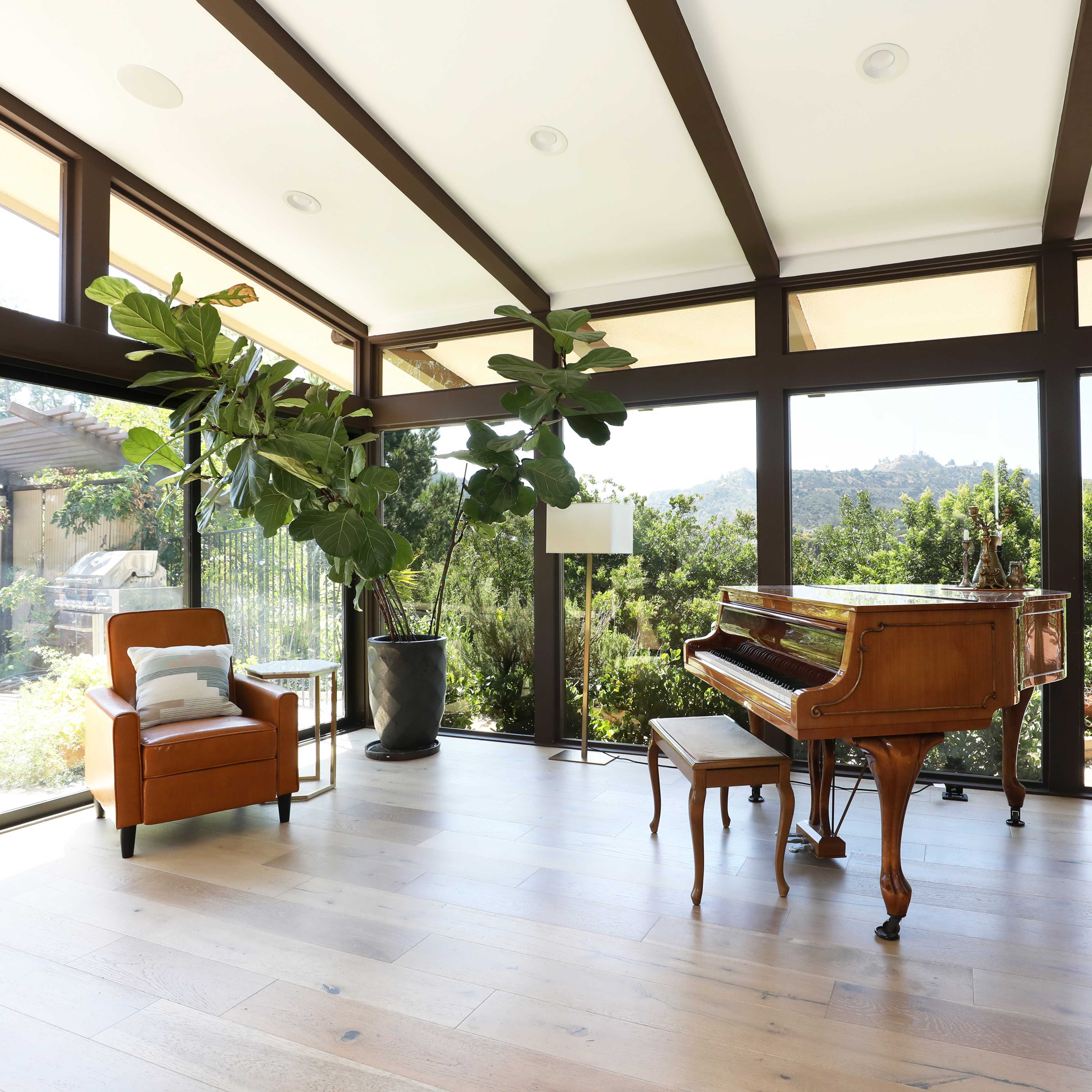 Mid-Century Modern House with Mountain Views Image in Studio City, Los Angeles, CA