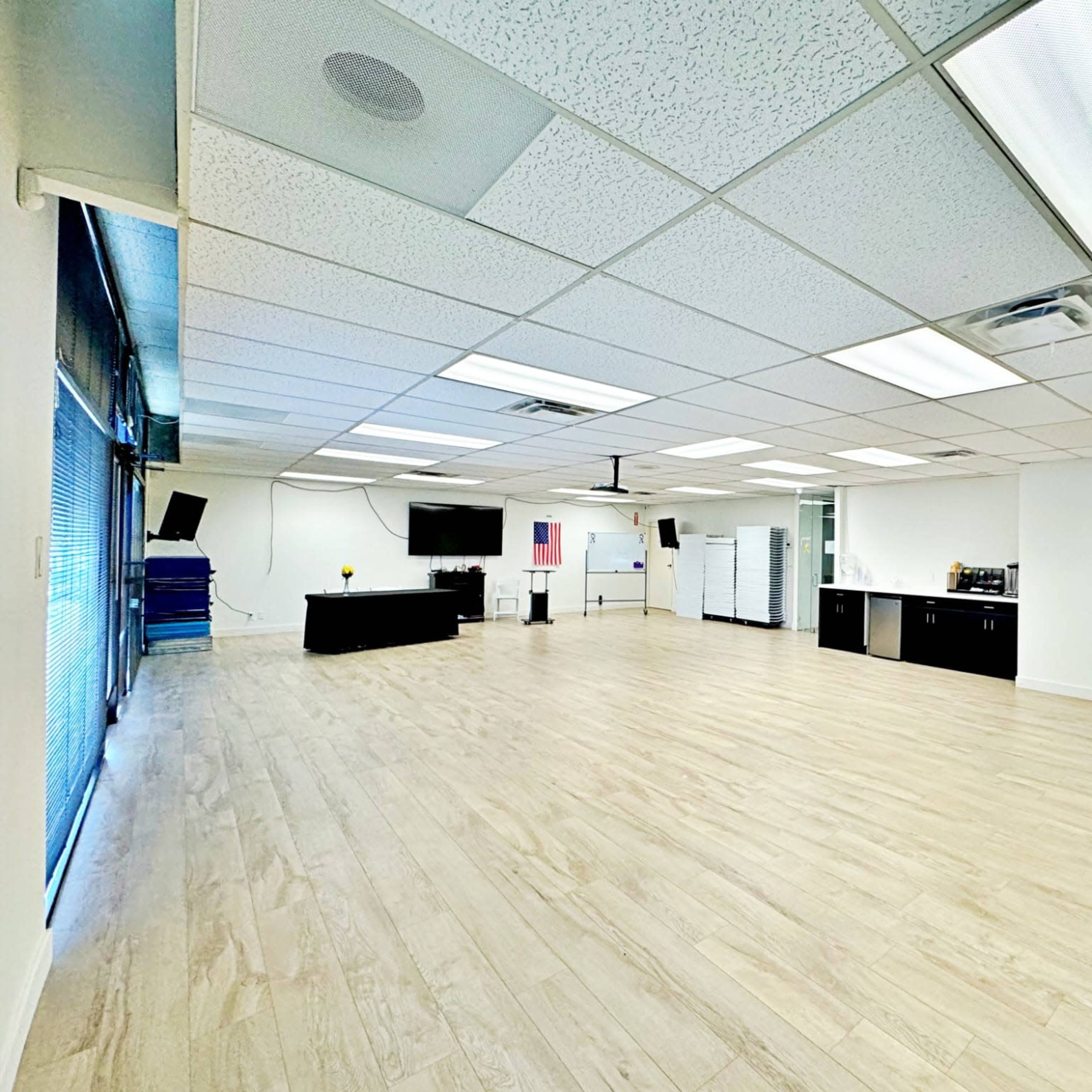 spacious event hall Image in Encino, Los Angeles, CA