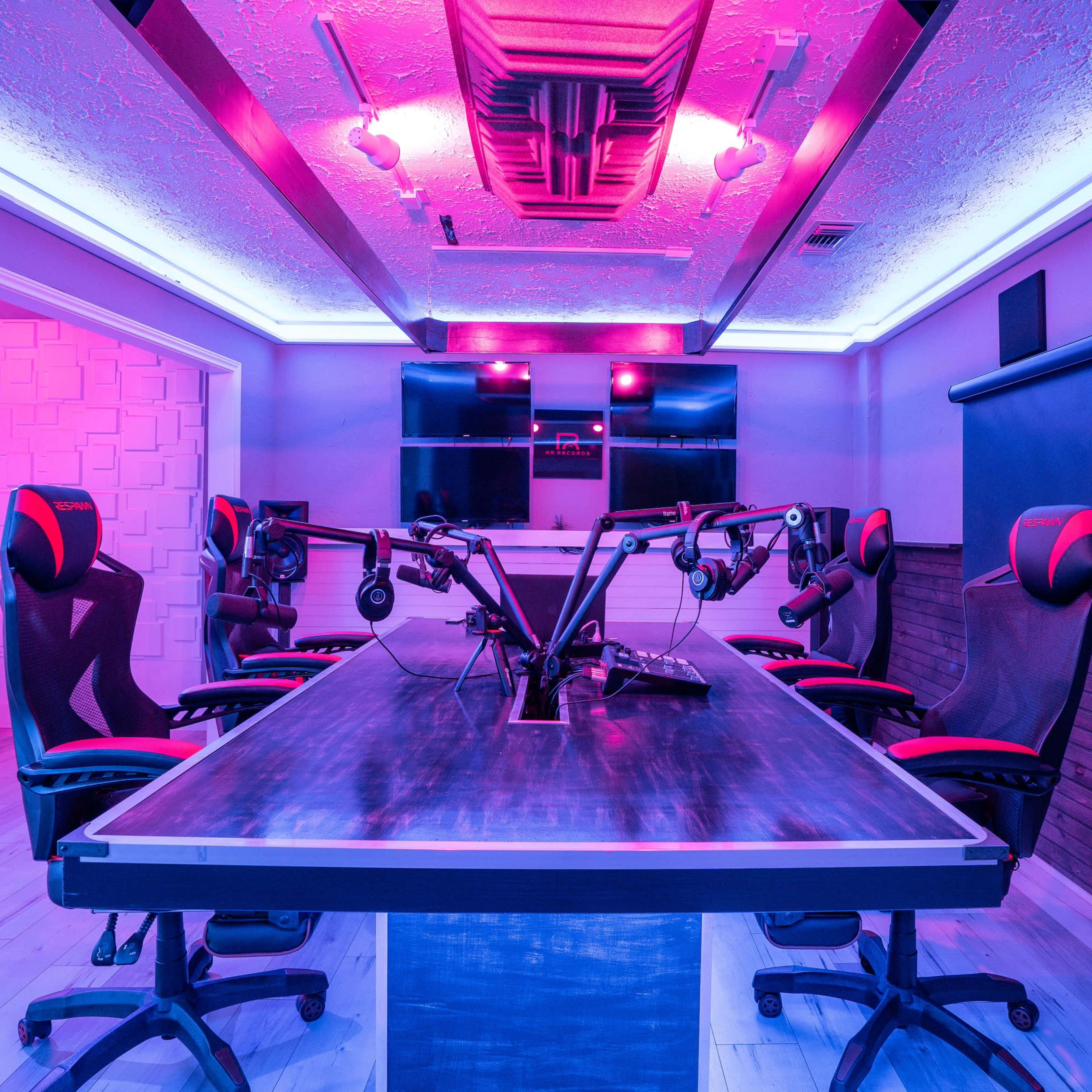 Podcast Recording Studio near Memorial City Image in Memorial City, Houston, TX