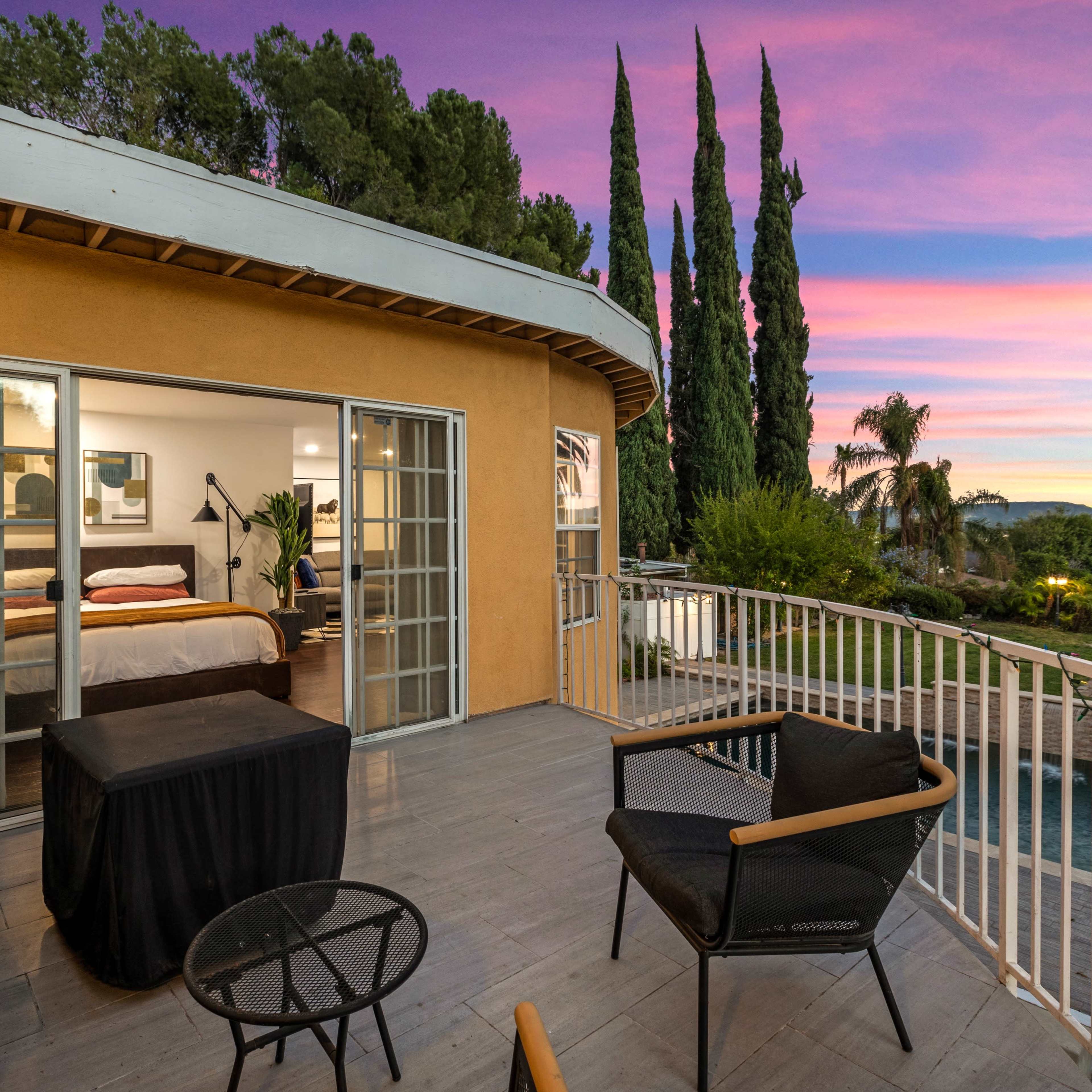 Villa Oasis: Spacious, Luxurious, Private Retreat. Image in West Hills, Los Angeles, CA