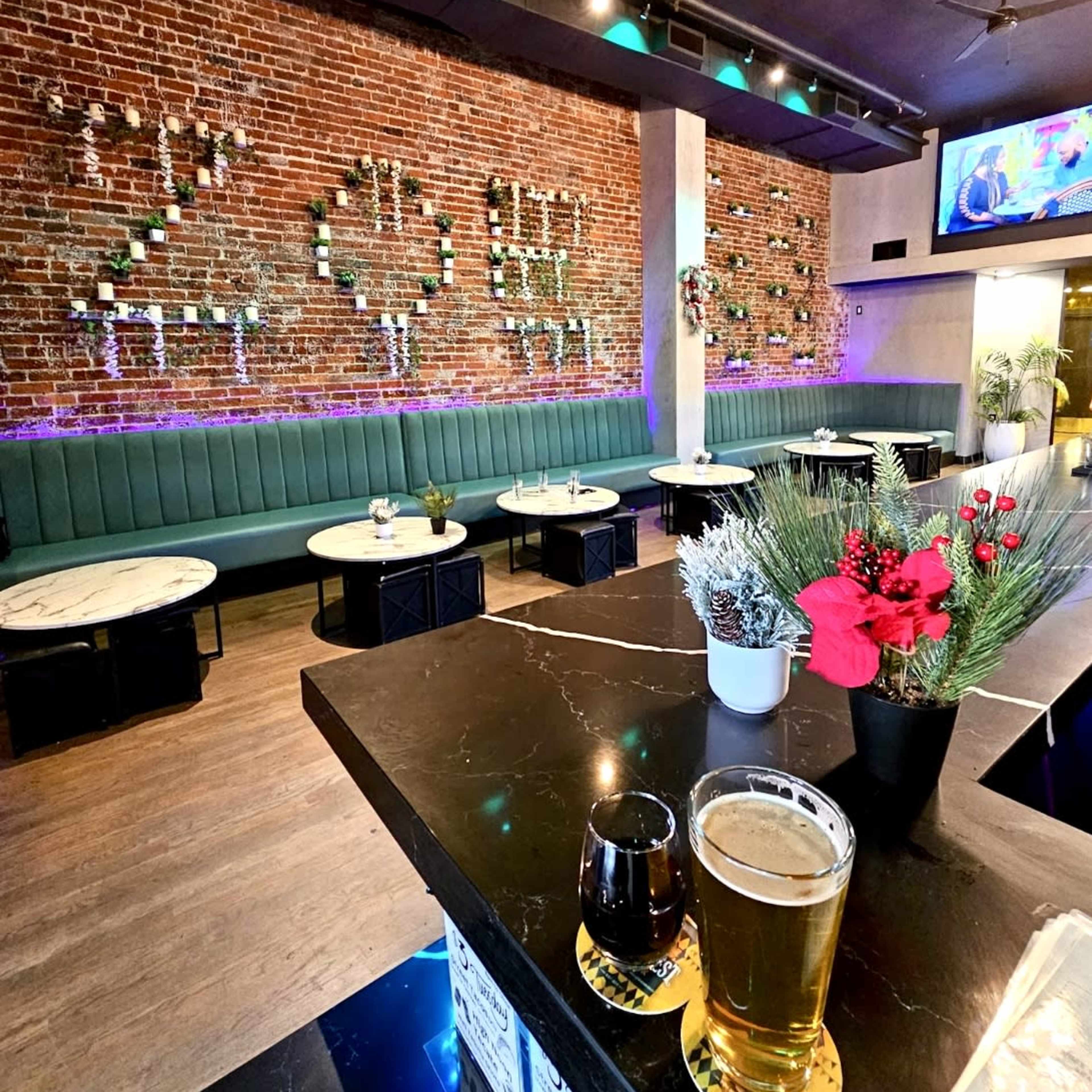Bar and lounge serving food & drinks in Soma close to Salesforce and Linkedin Image in SoMa, San Francisco, CA