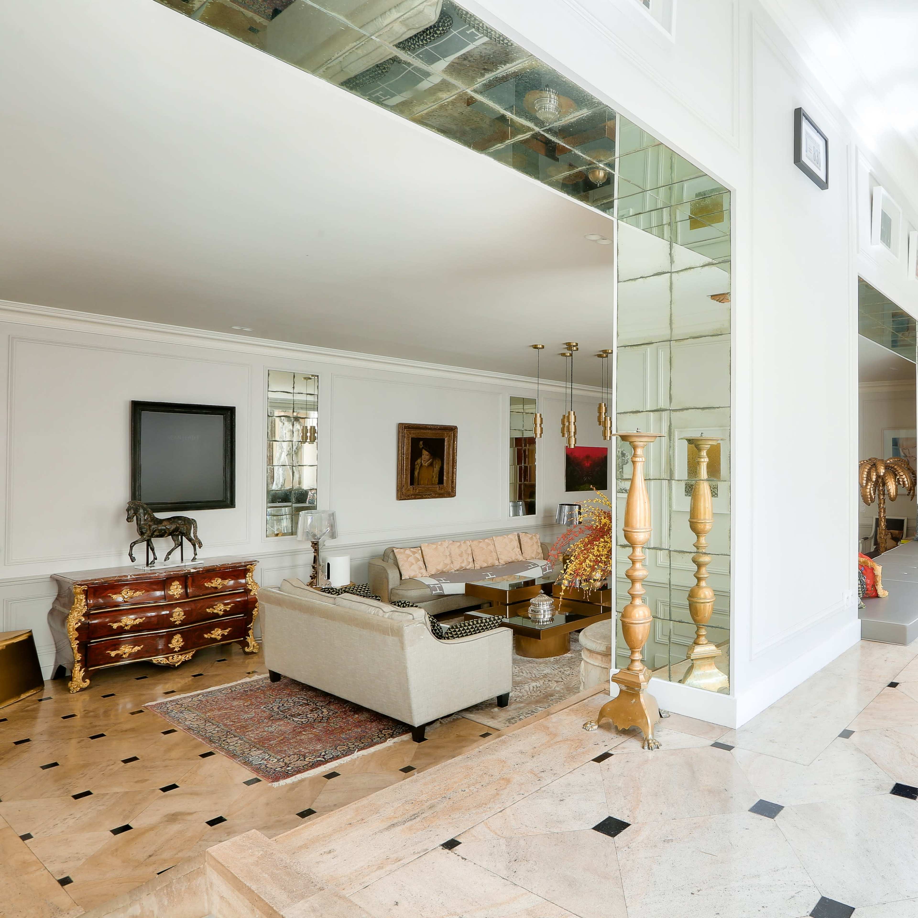 Luxury Parisian Apartment in an Historical Building Image dans Beaubourg, Paris, Île-de-France
