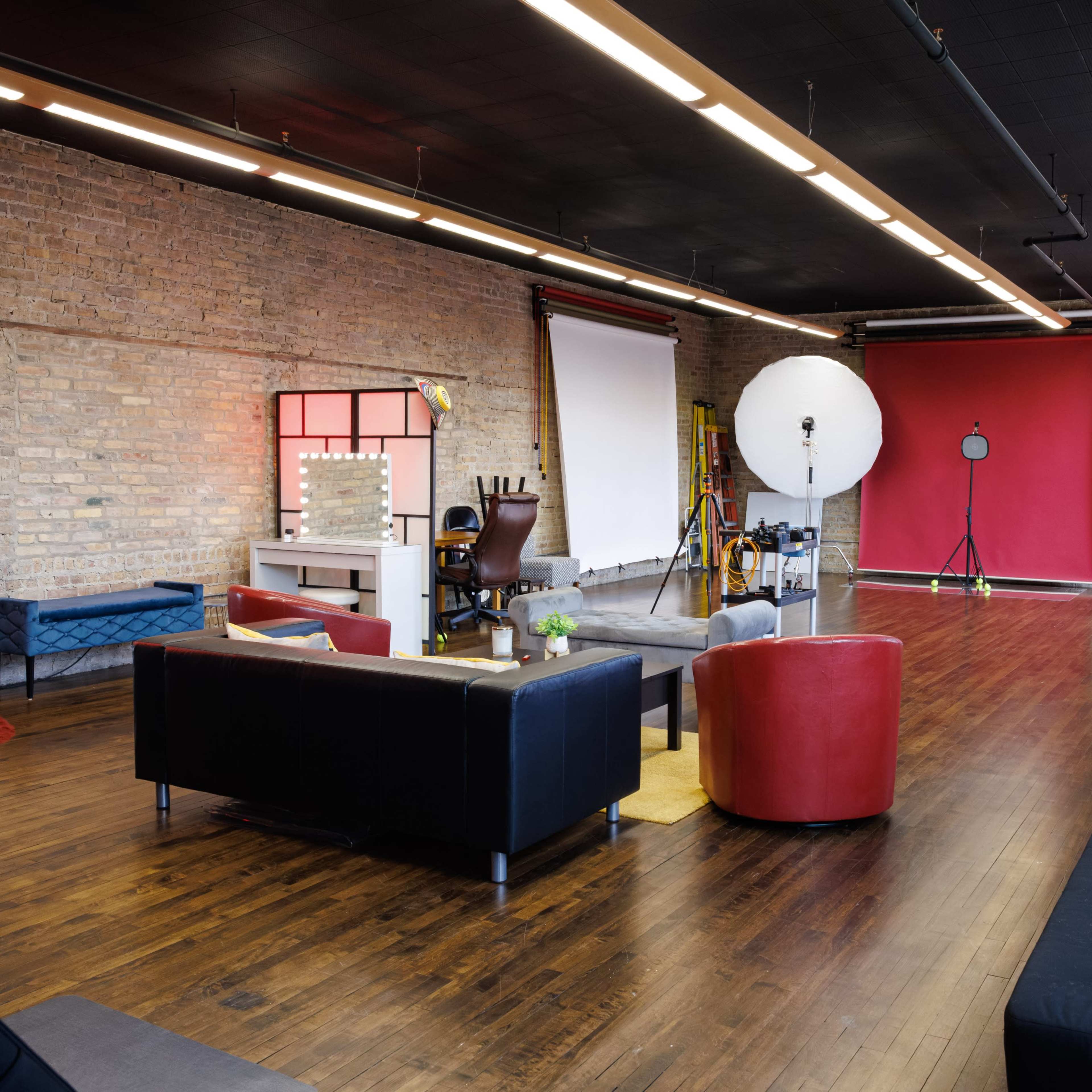 Spacious Loft Studio for Photographers!! Image in Belmont Cragin, Chicago, IL