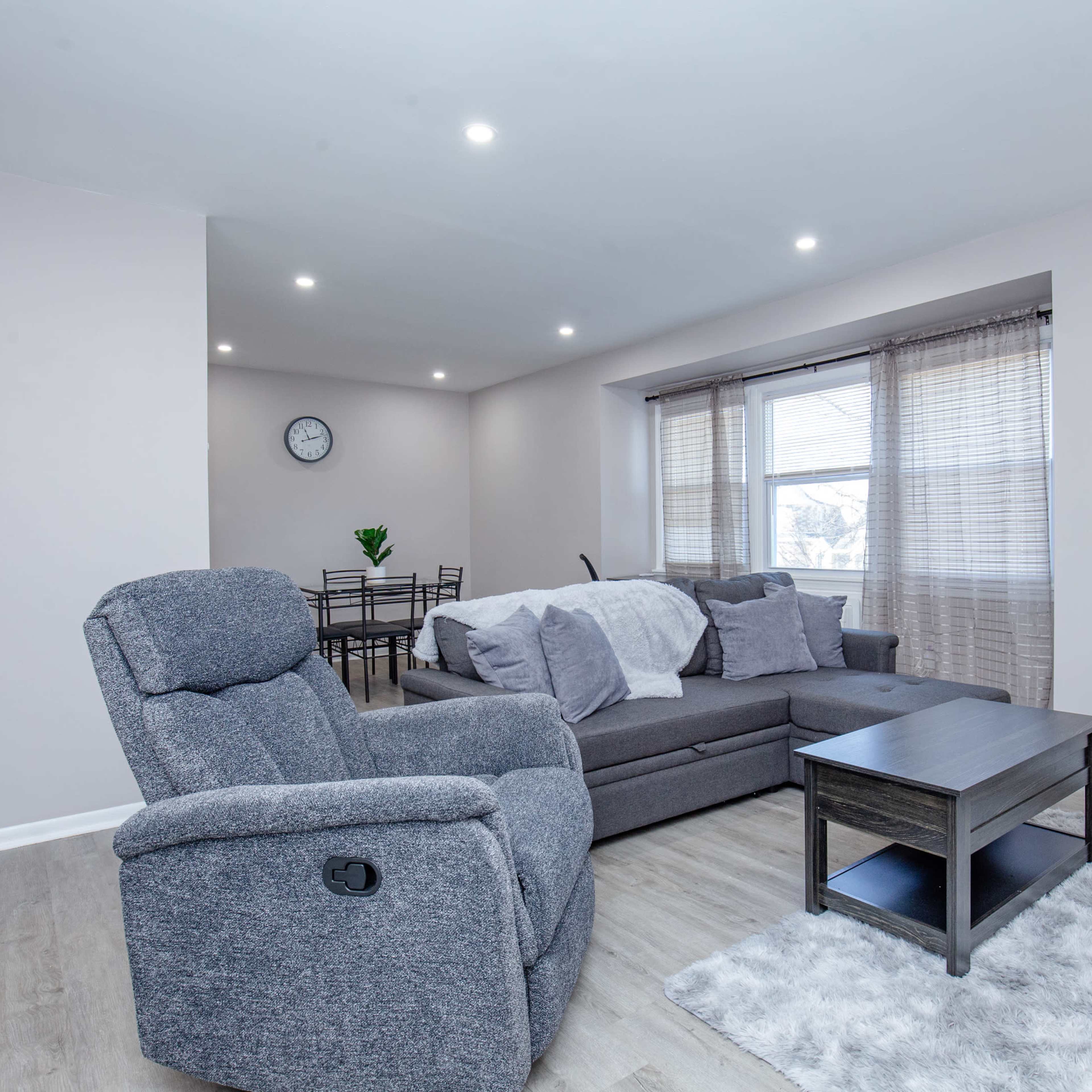 Cozy 2BR Home | 30 Min NYC | Yard + Free Streaming Image in East Orange, East Orange, NJ