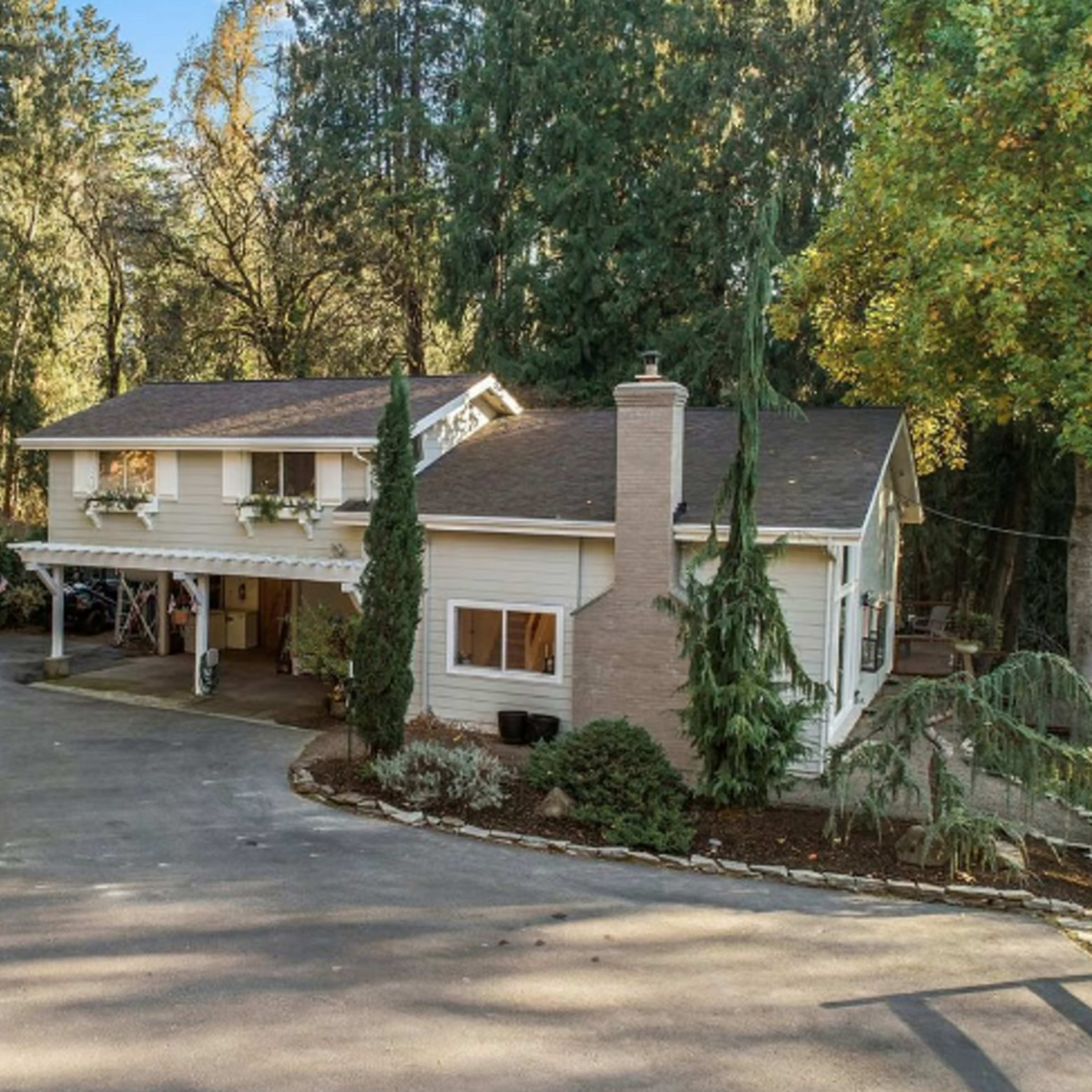 Modern Farmhouse on 13 Acres Image in , Oregon City, OR