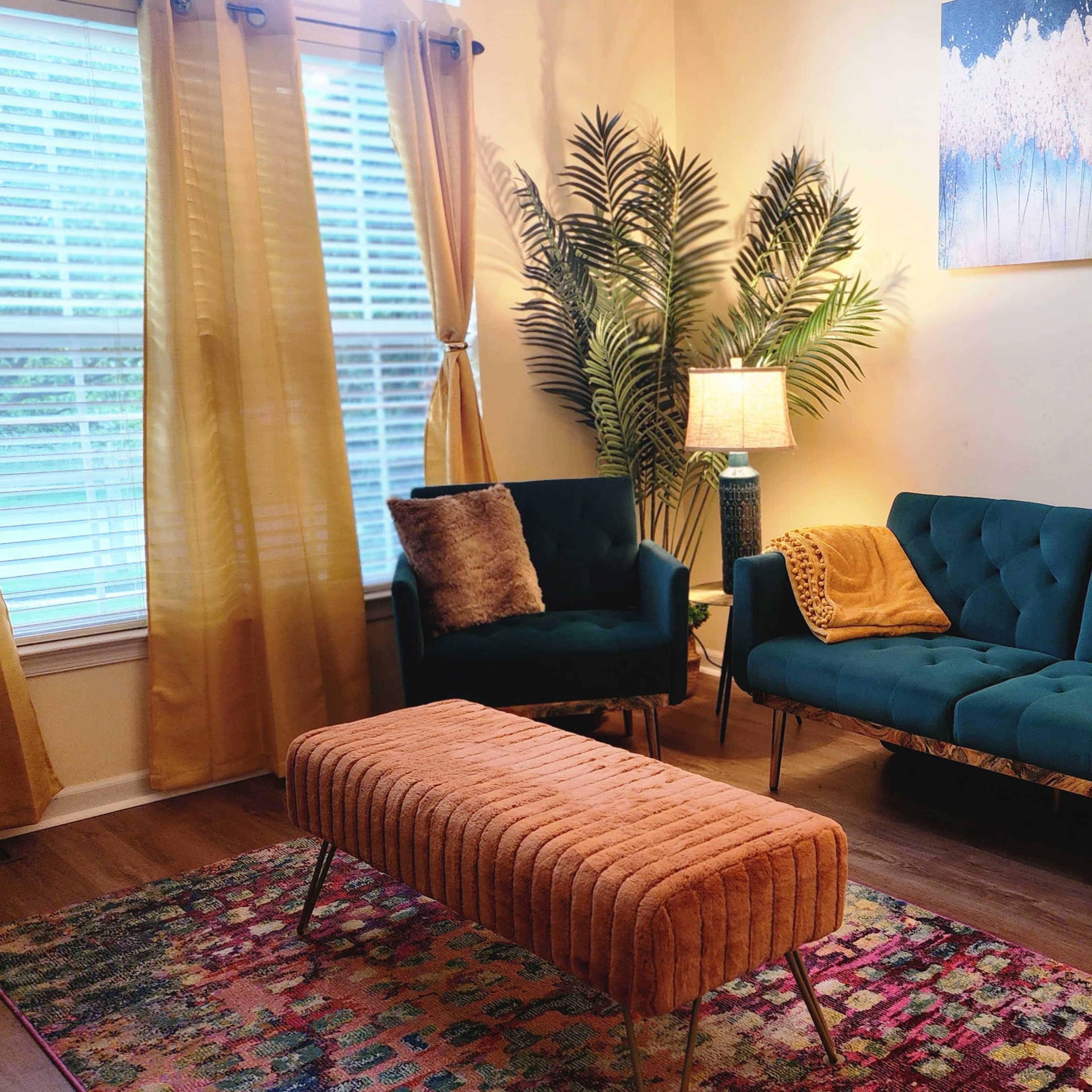 Pop of Color with Natural Light! Image in Severn, Severn, MD