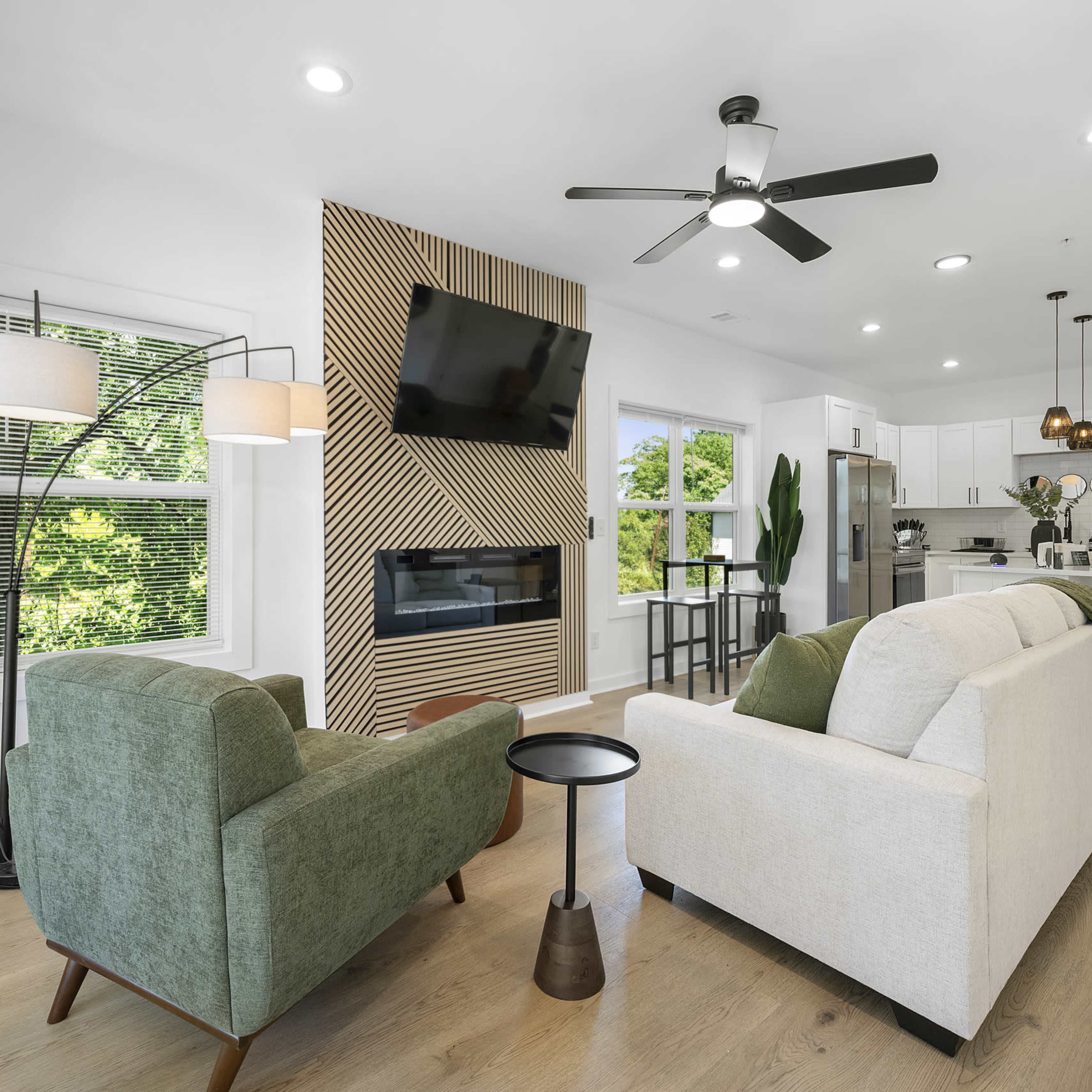 Spacious Modern Condo with Skyline View Image in Sylvan Hills, Atlanta, GA