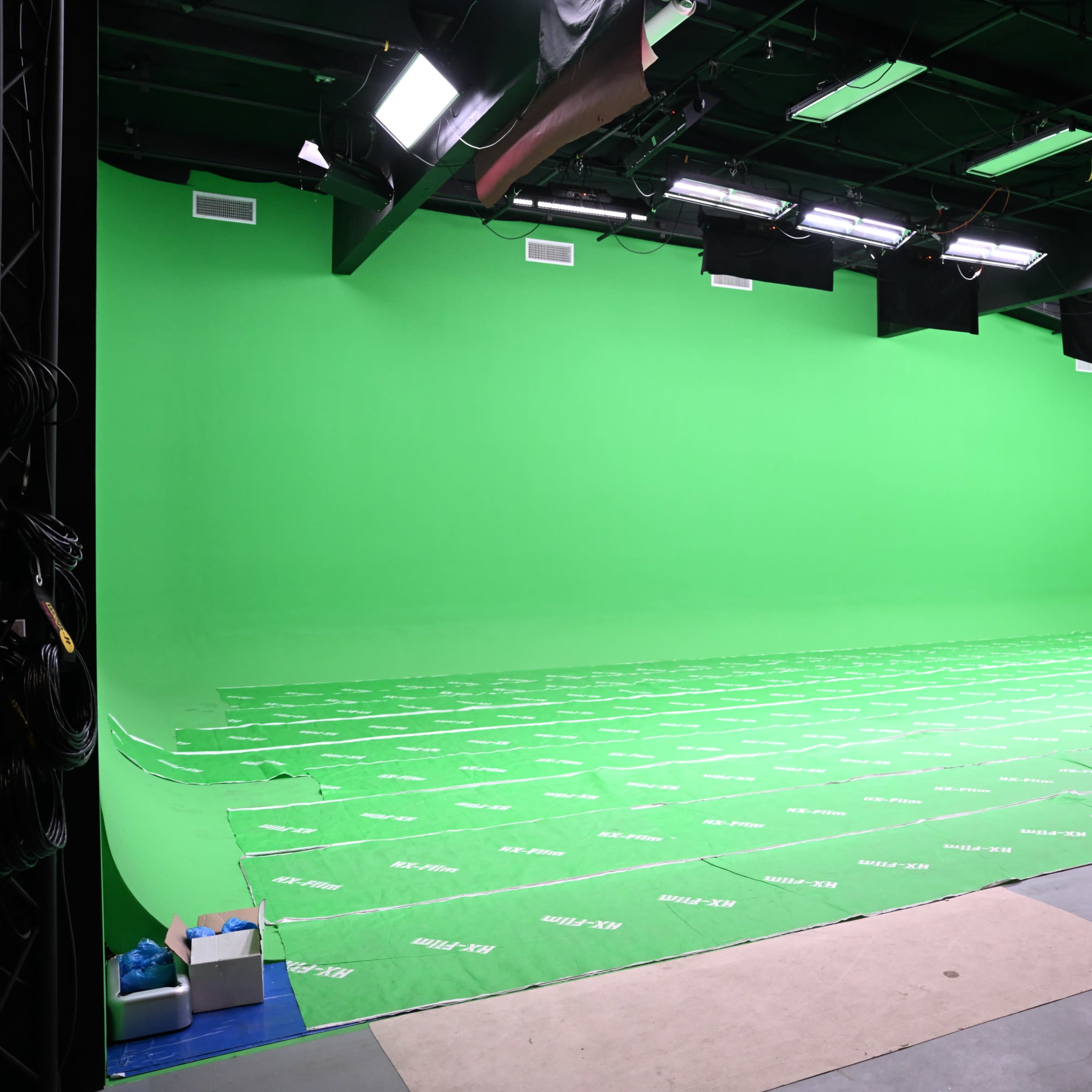 48' Green Screen Cyc Wall Image in Valley Glen, Los Angeles, CA