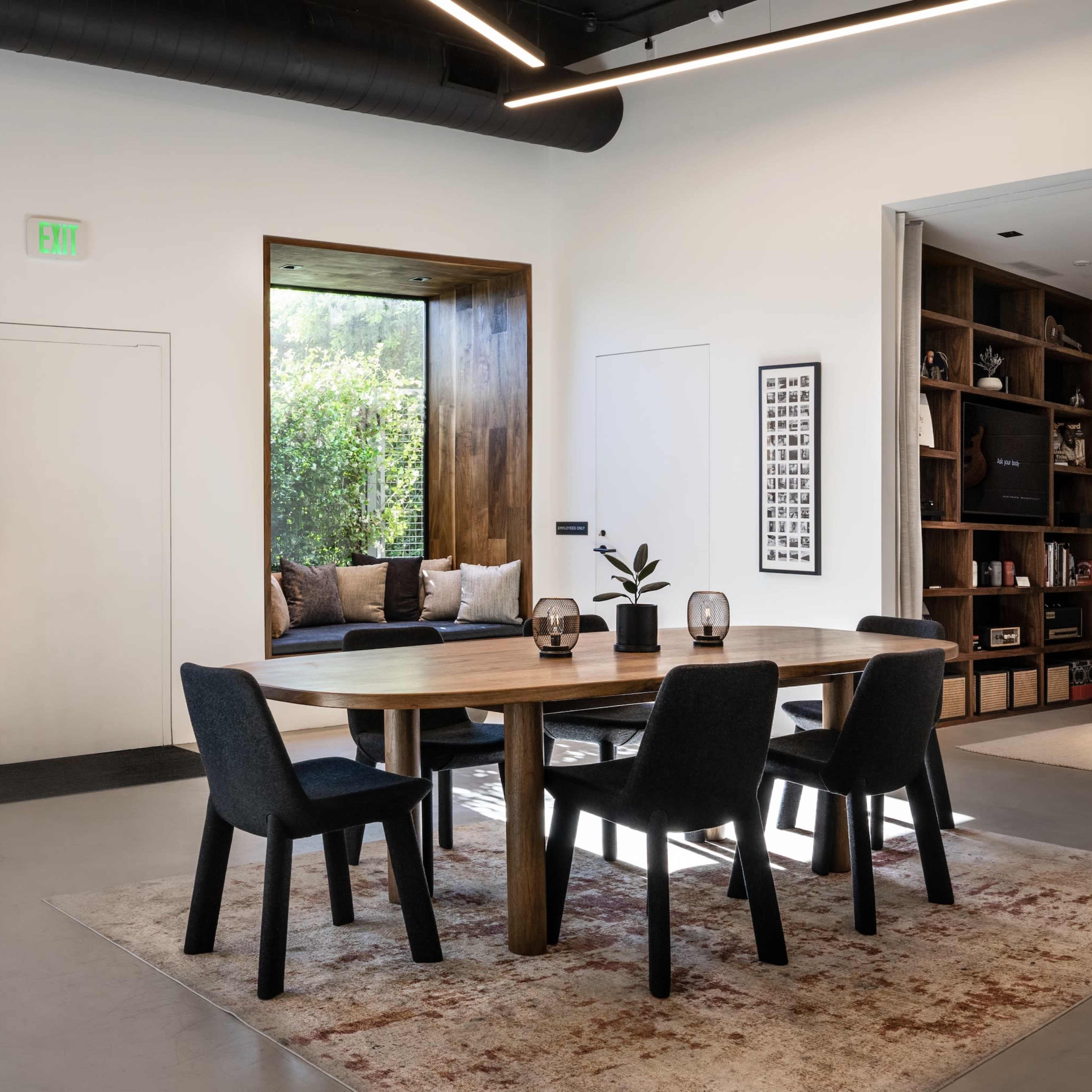 Minimalistic Modern Lounge with Great Outdoor Lightning Image in Sun Valley, Los Angeles, CA