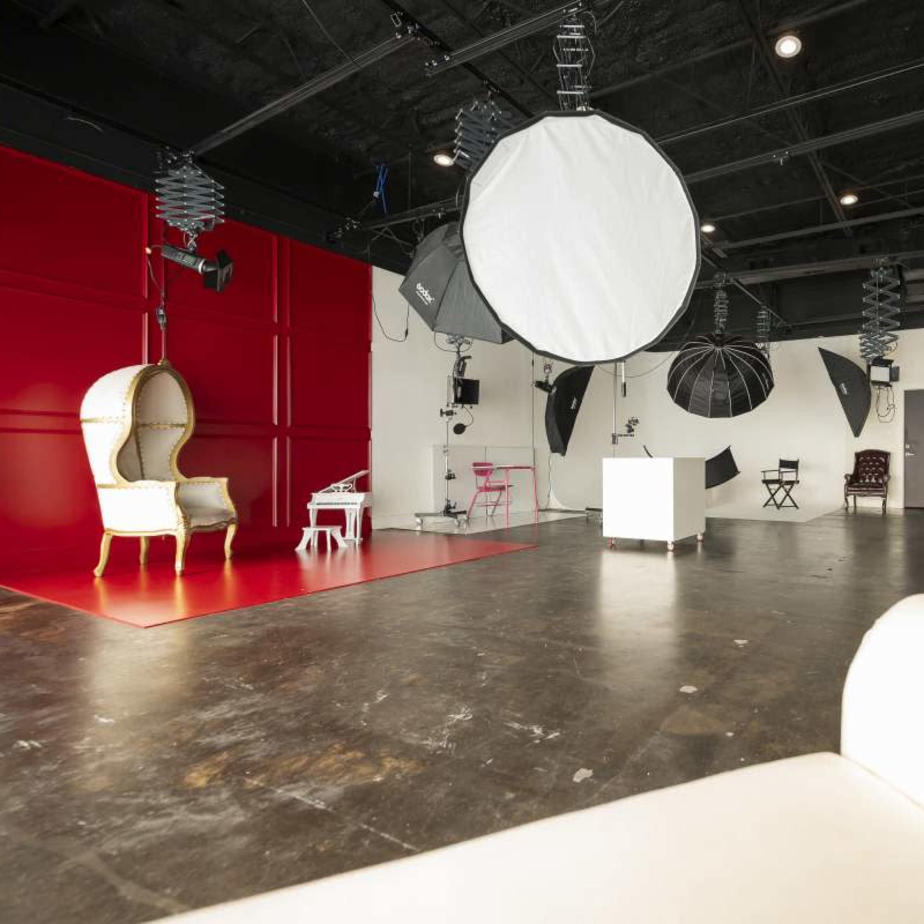 Cypress Photo Studio with the Area's Only Cyclorama Wall Image in , Houston, TX
