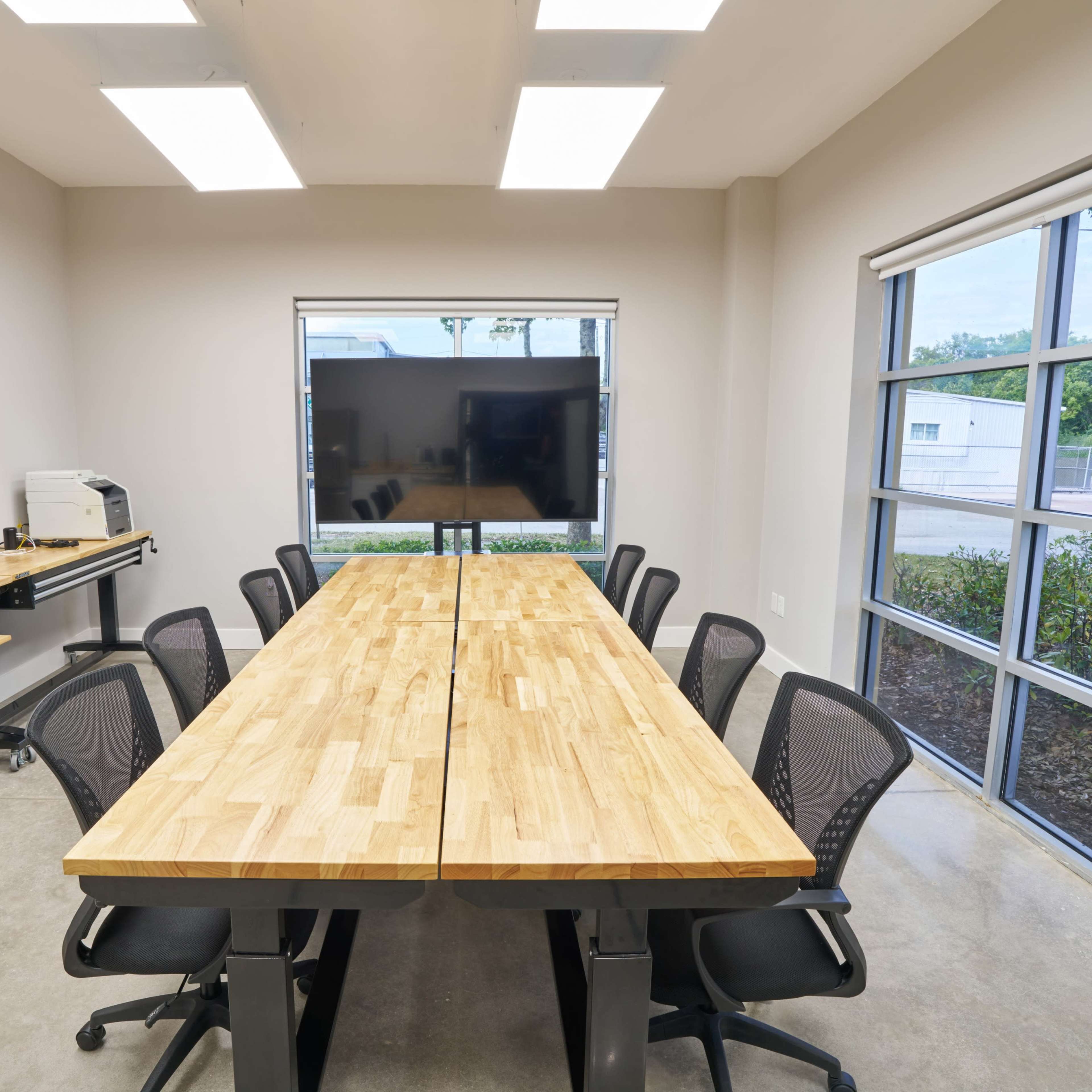 1,400SF Cyc Studio + 300SF Conference Room | 25×25 Cyc Wall – Orlando Image in Casselberry, Casselberry, FL