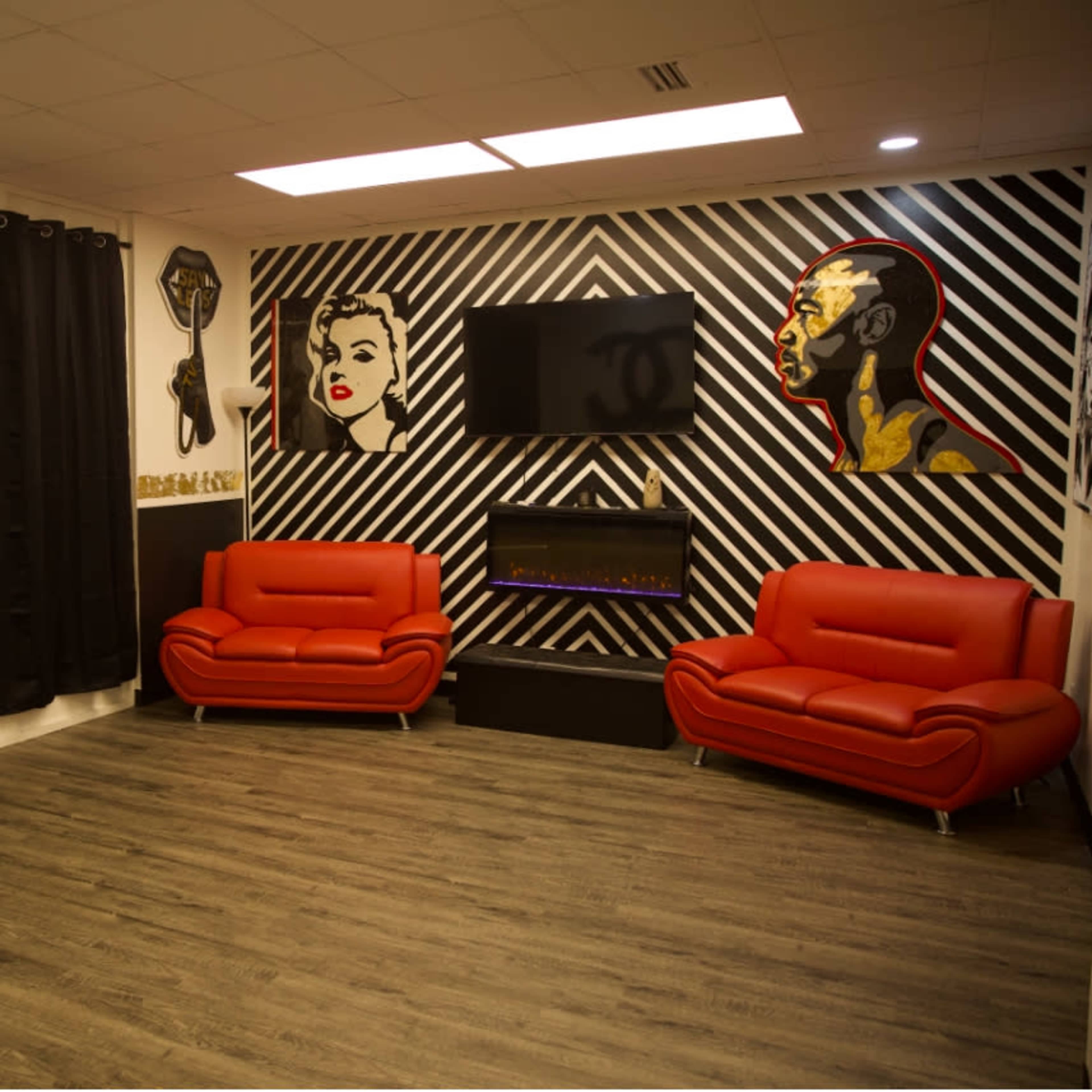 Luxury Art Studio Image in Sand Ridge, Birmingham, AL