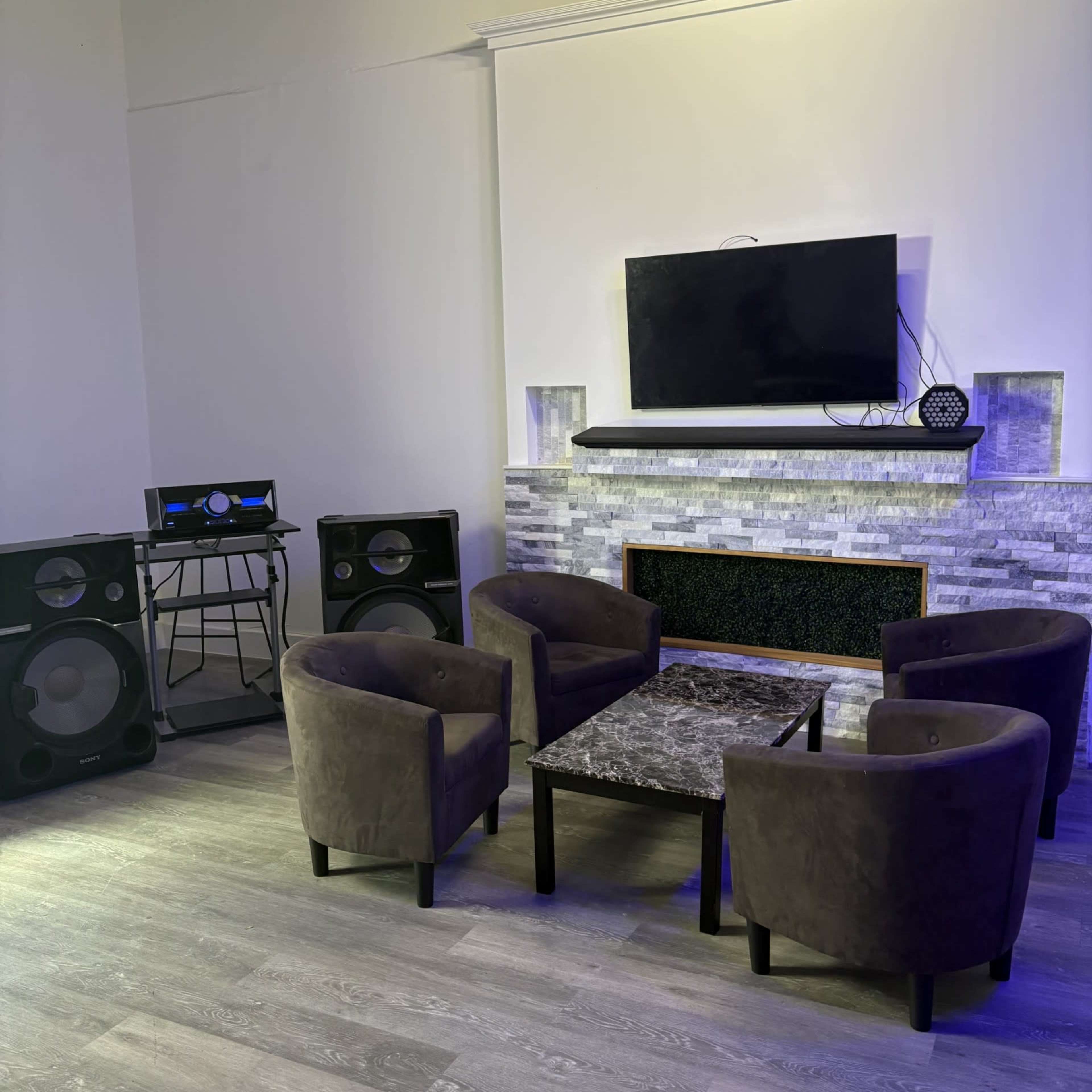 City Place Lounge and Event Space with Floor Access Image in Downtown, West Palm Beach, FL