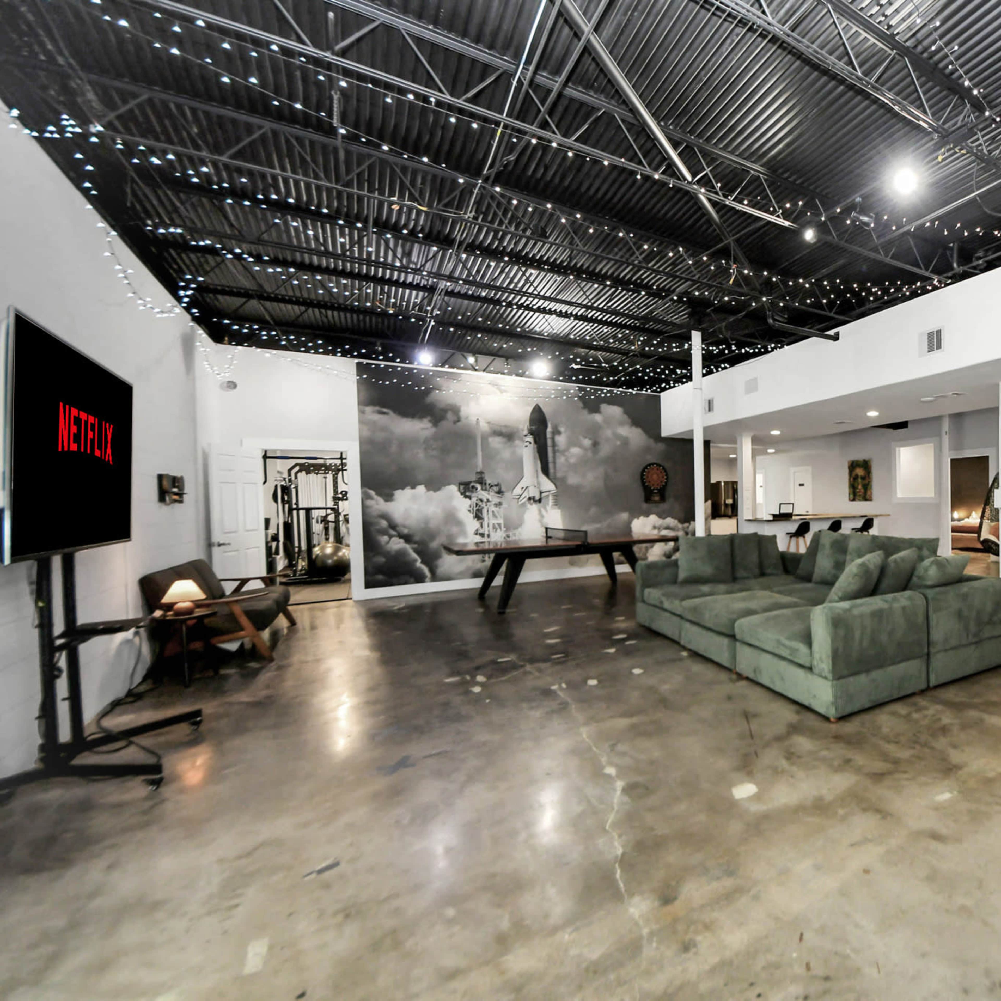 Montrose I Spacious Home I Yard + Gym + Balcony + Ping Pong Image in South Central Houston, Houston, TX